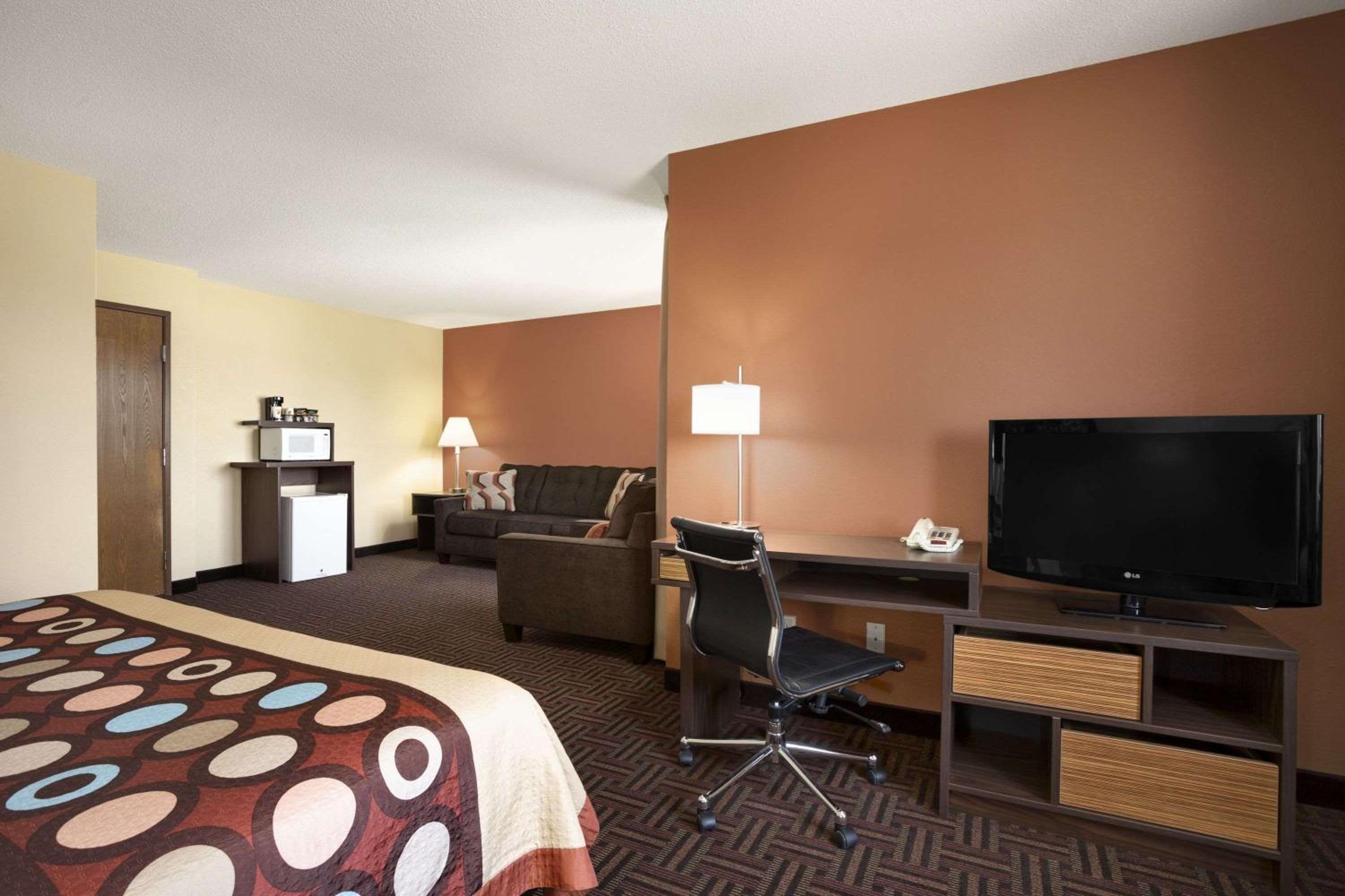 1 King Bed, Studio Suite, Non-Smoking - Photo 2
