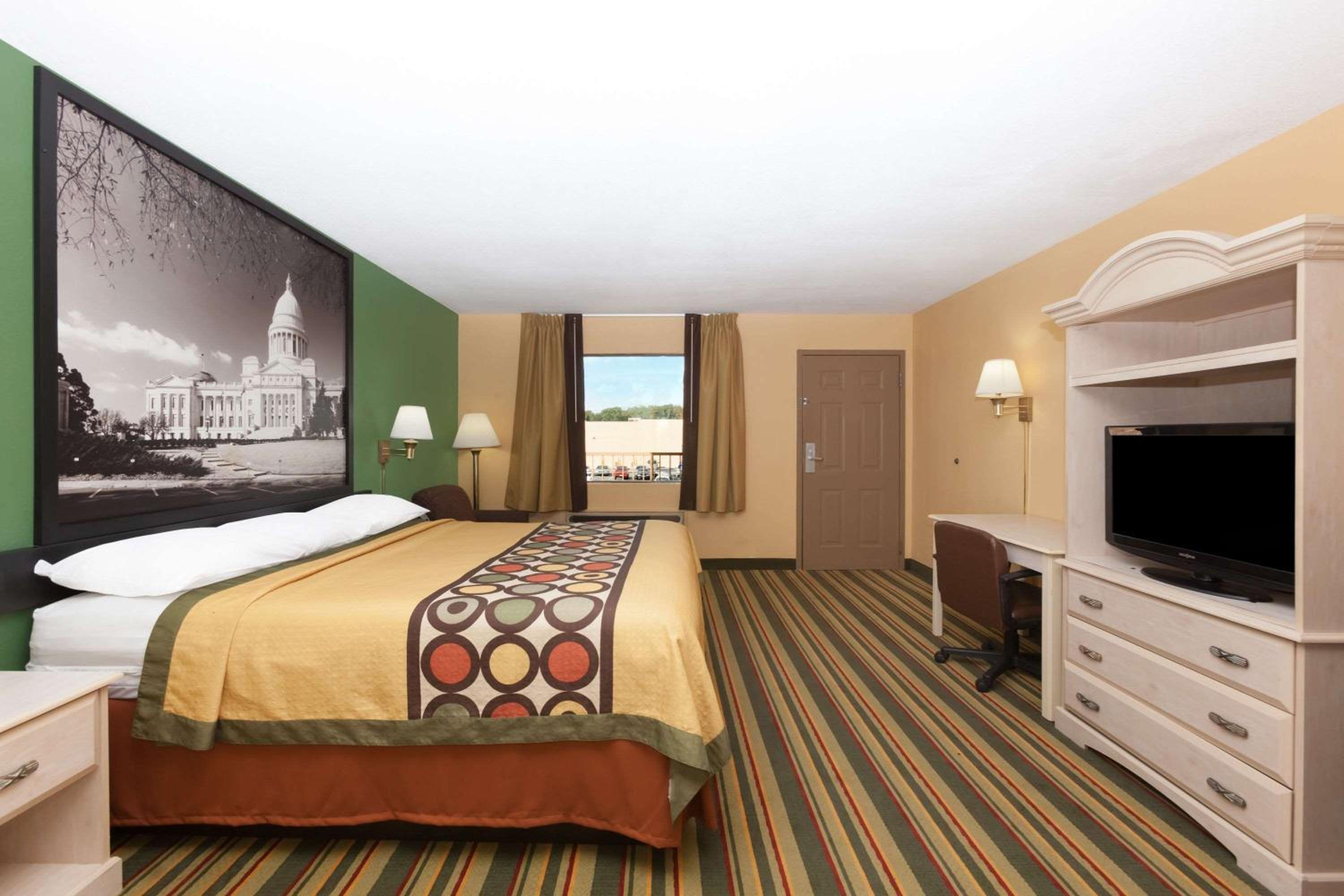 King Room - Non-Smoking - Photo 1