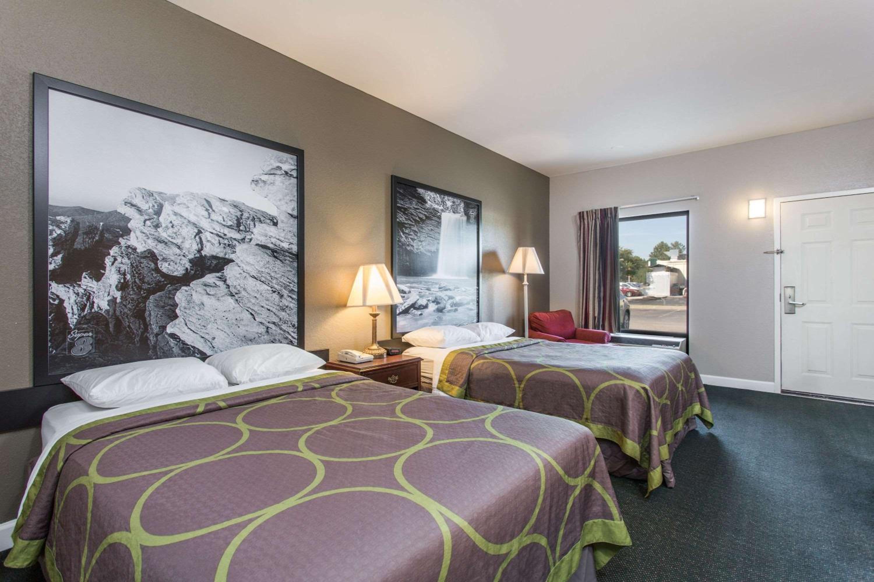 Double Room with Two Double Beds - Non-Smoking - Photo 2