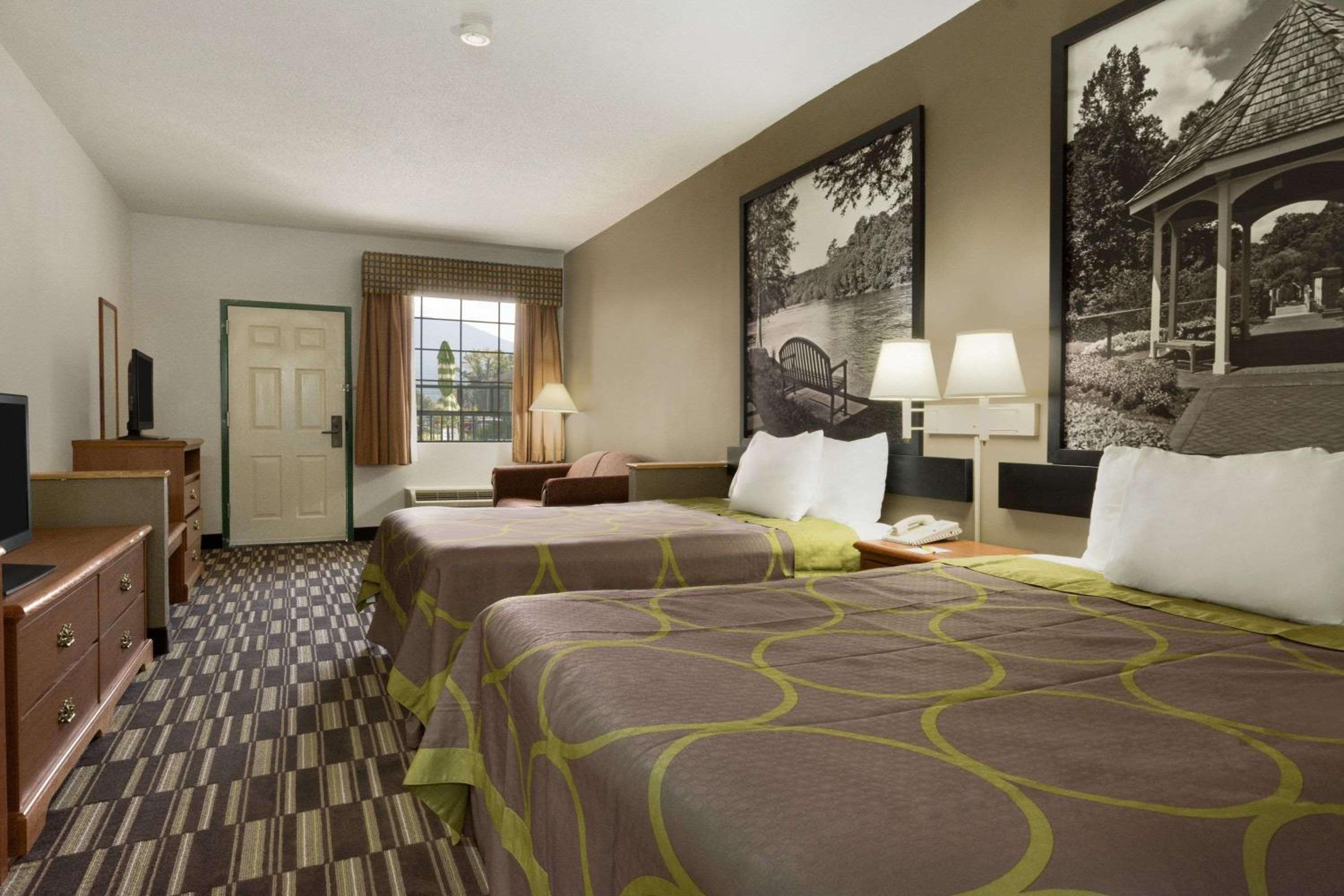 Deluxe Double Suite with Two Double Beds - Non-Smoking - Photo 2