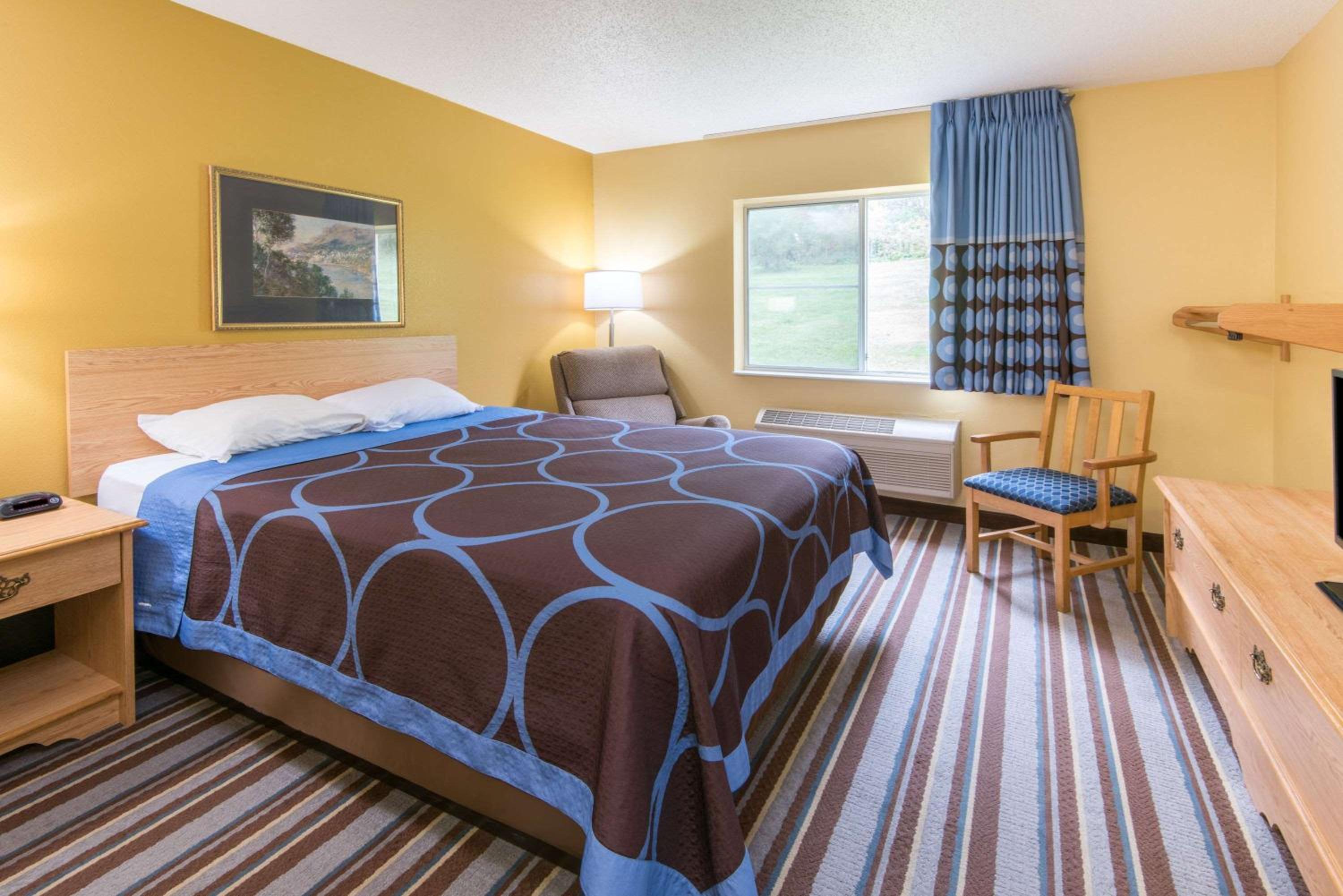 King Room - Non-Smoking - Photo 1