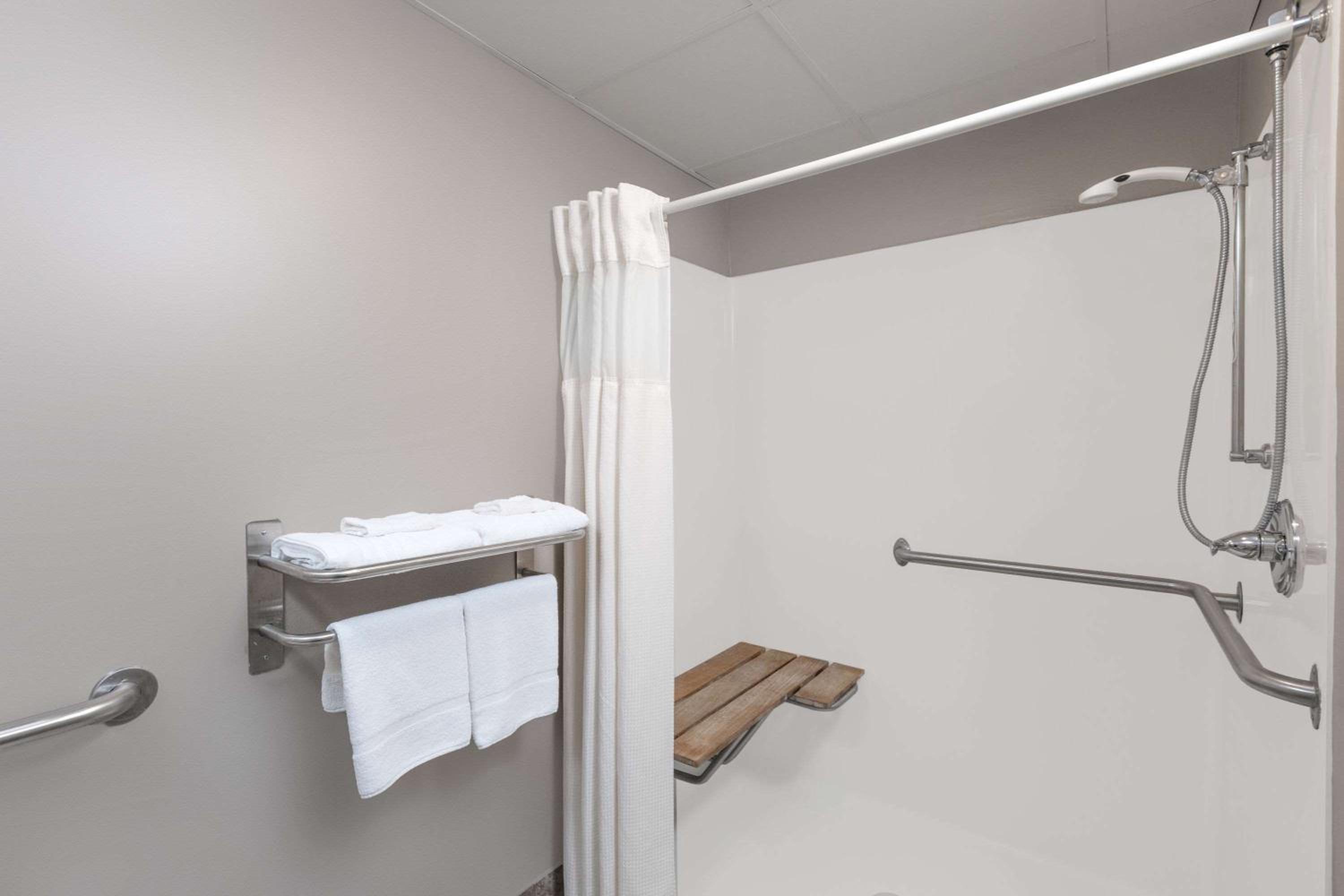 Queen Room - Disability Access/Non-Smoking - Photo 5