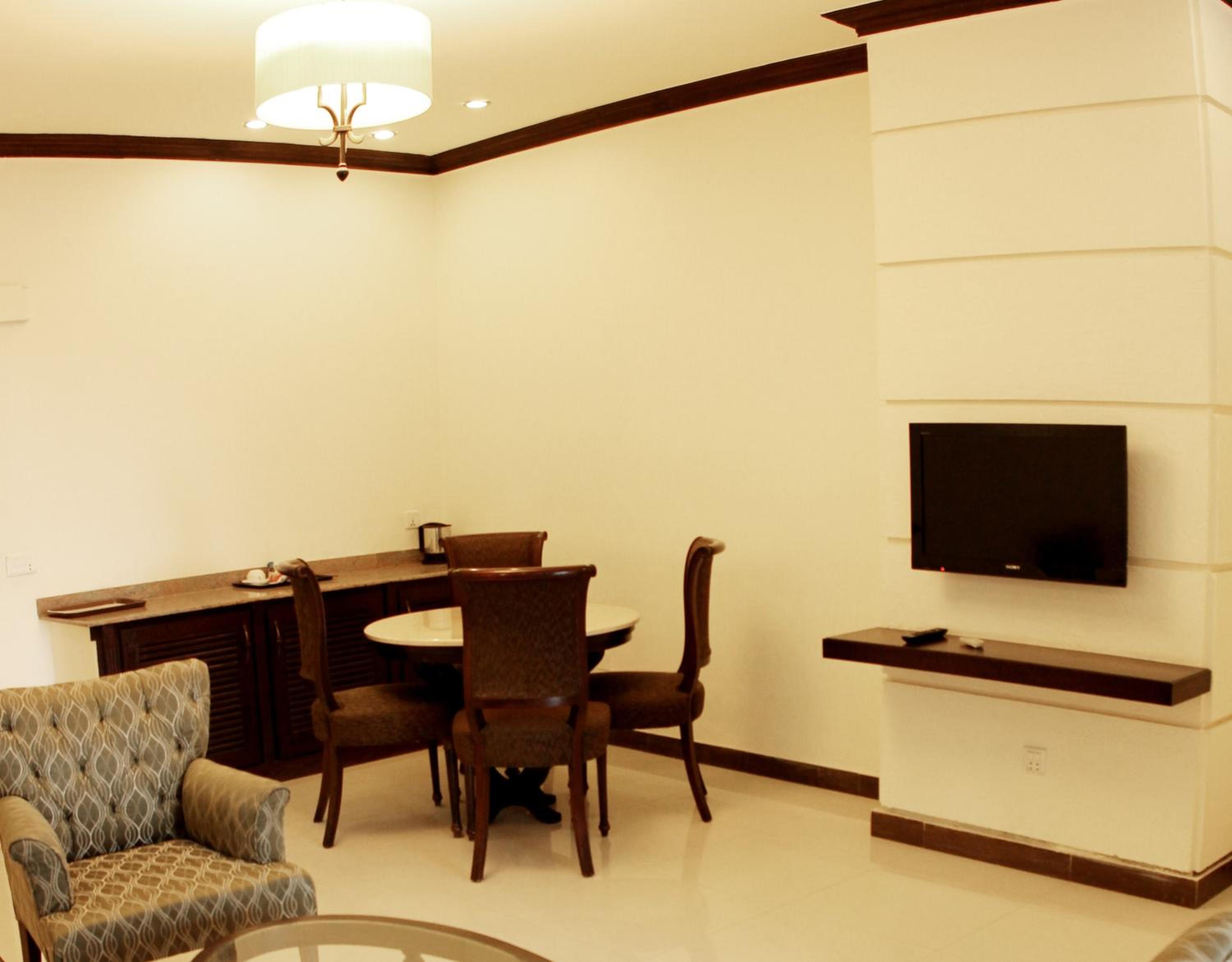Royal Suite - Photo 2