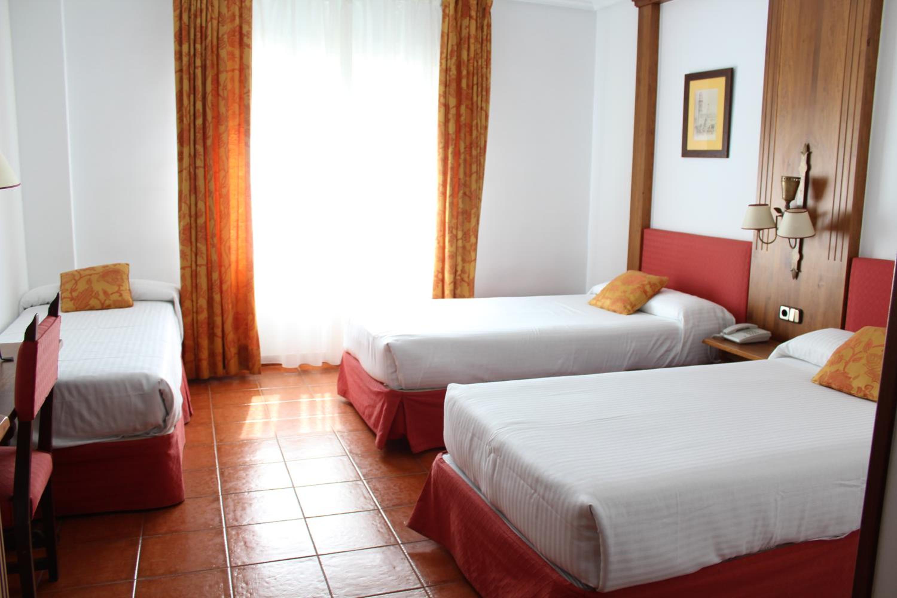 Triple Room (3 Adults) - Photo 4