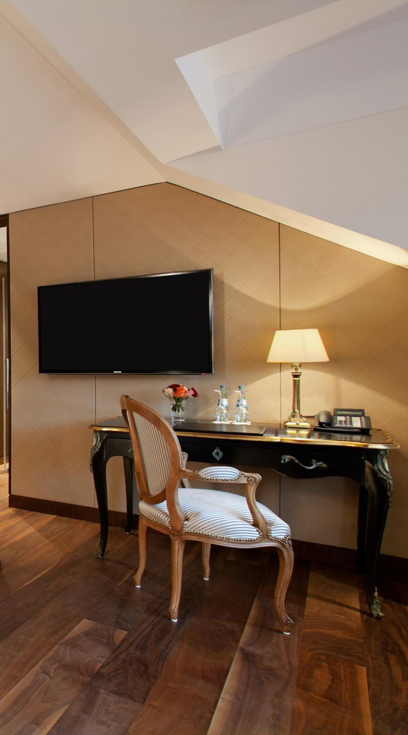 Signature Deluxe Room