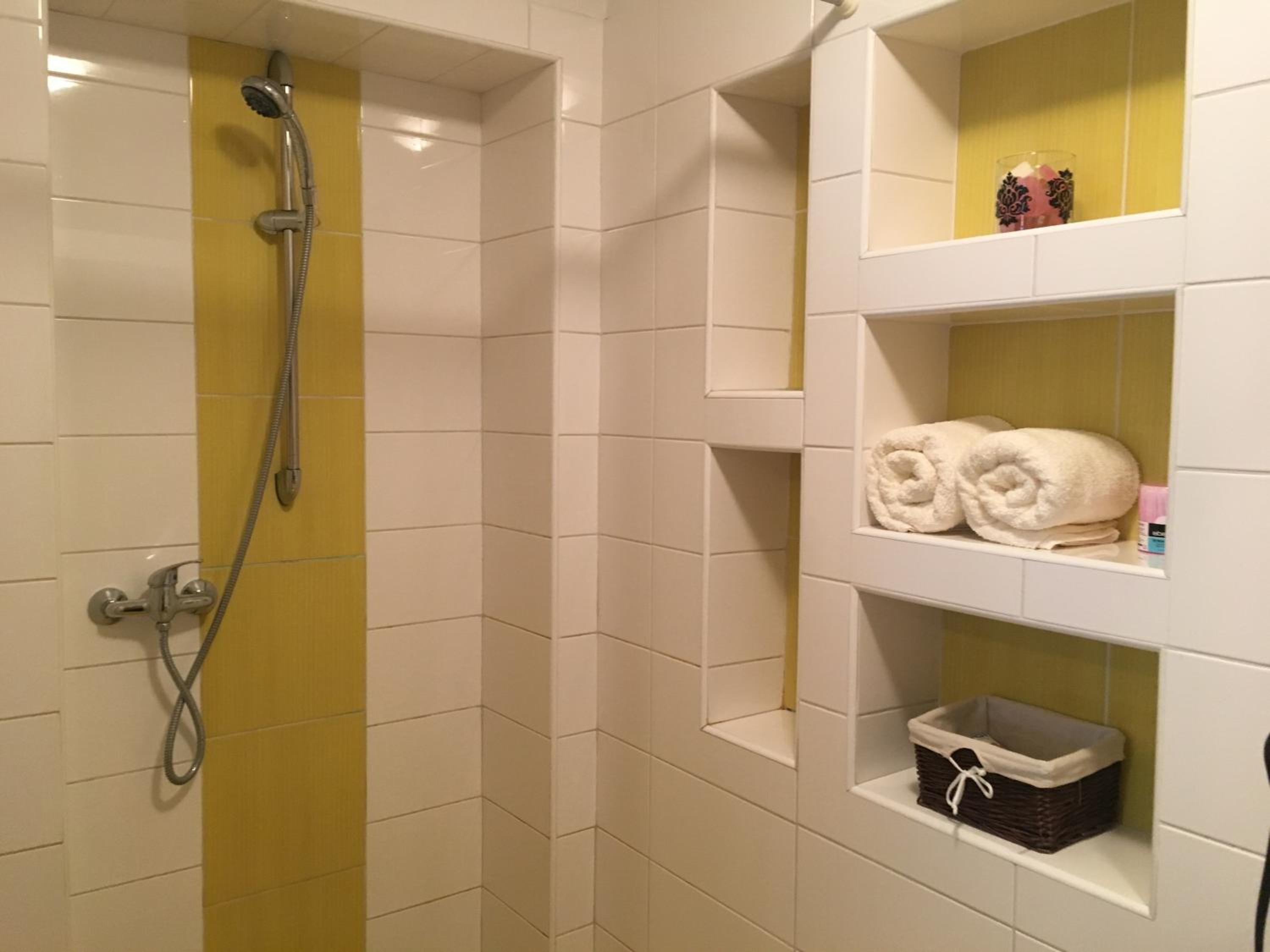 Apartment - Photo 2