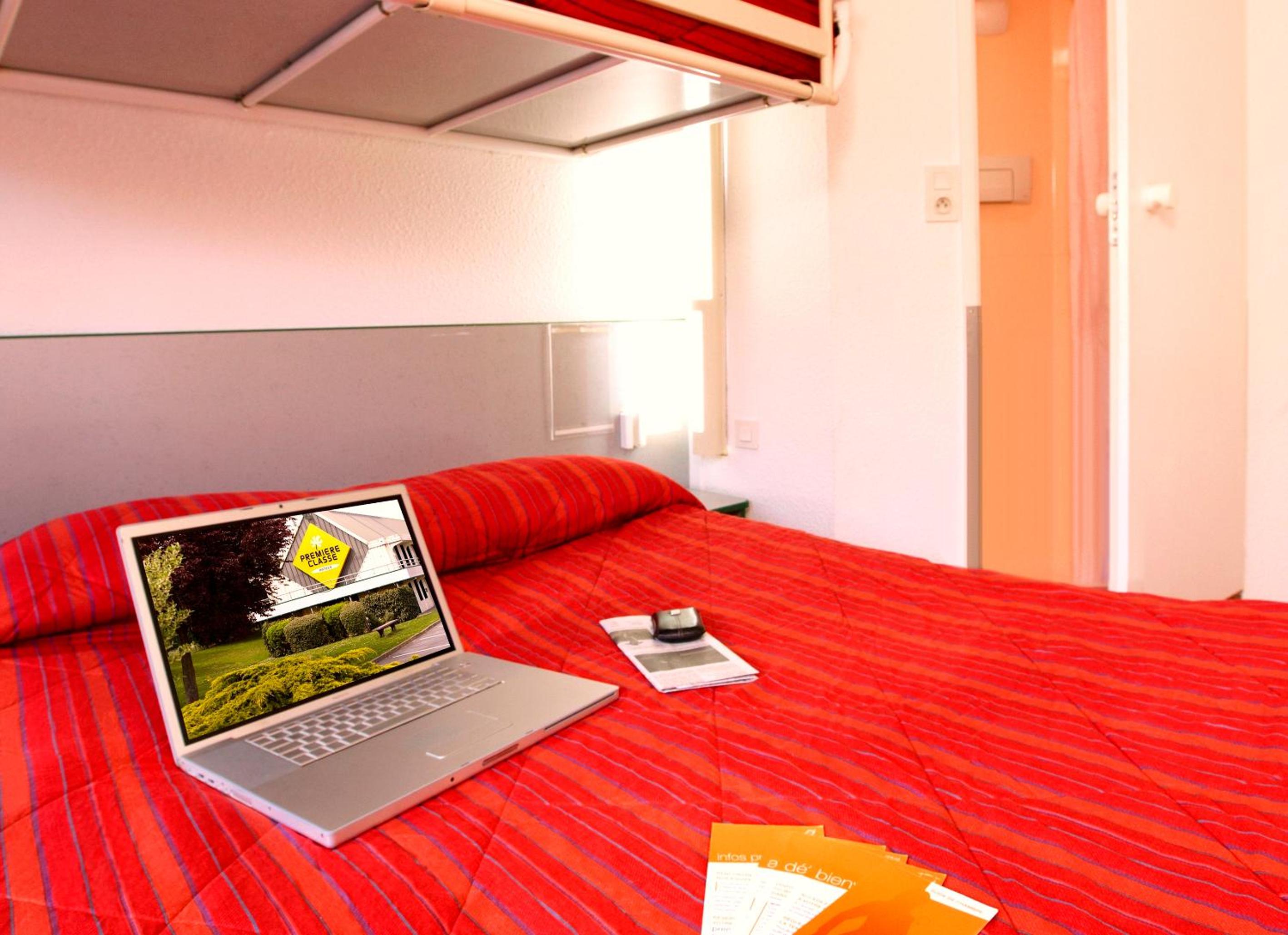 Triple Room with 1 Double Bed and 1 Single Bed - Photo 4