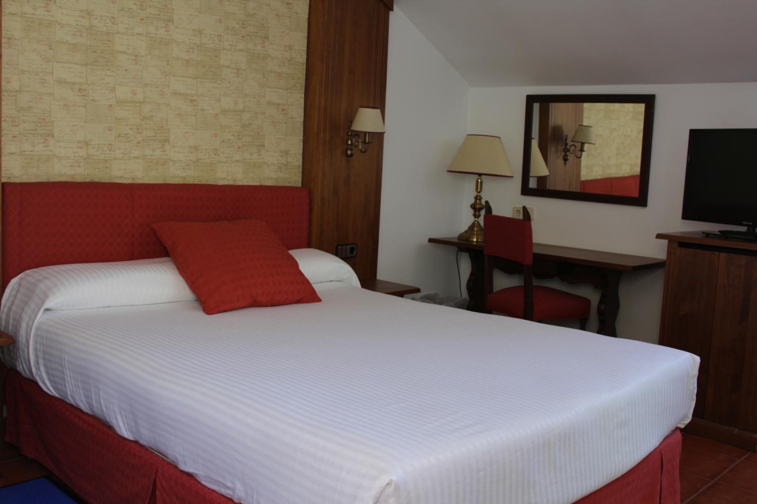 Standard Double Room - Photo 6