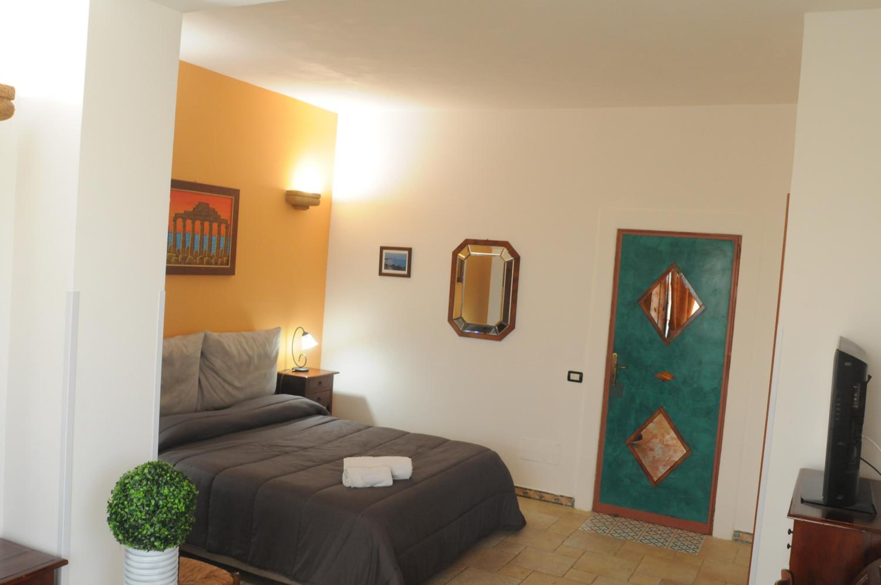 Double or Twin Room - Photo 1