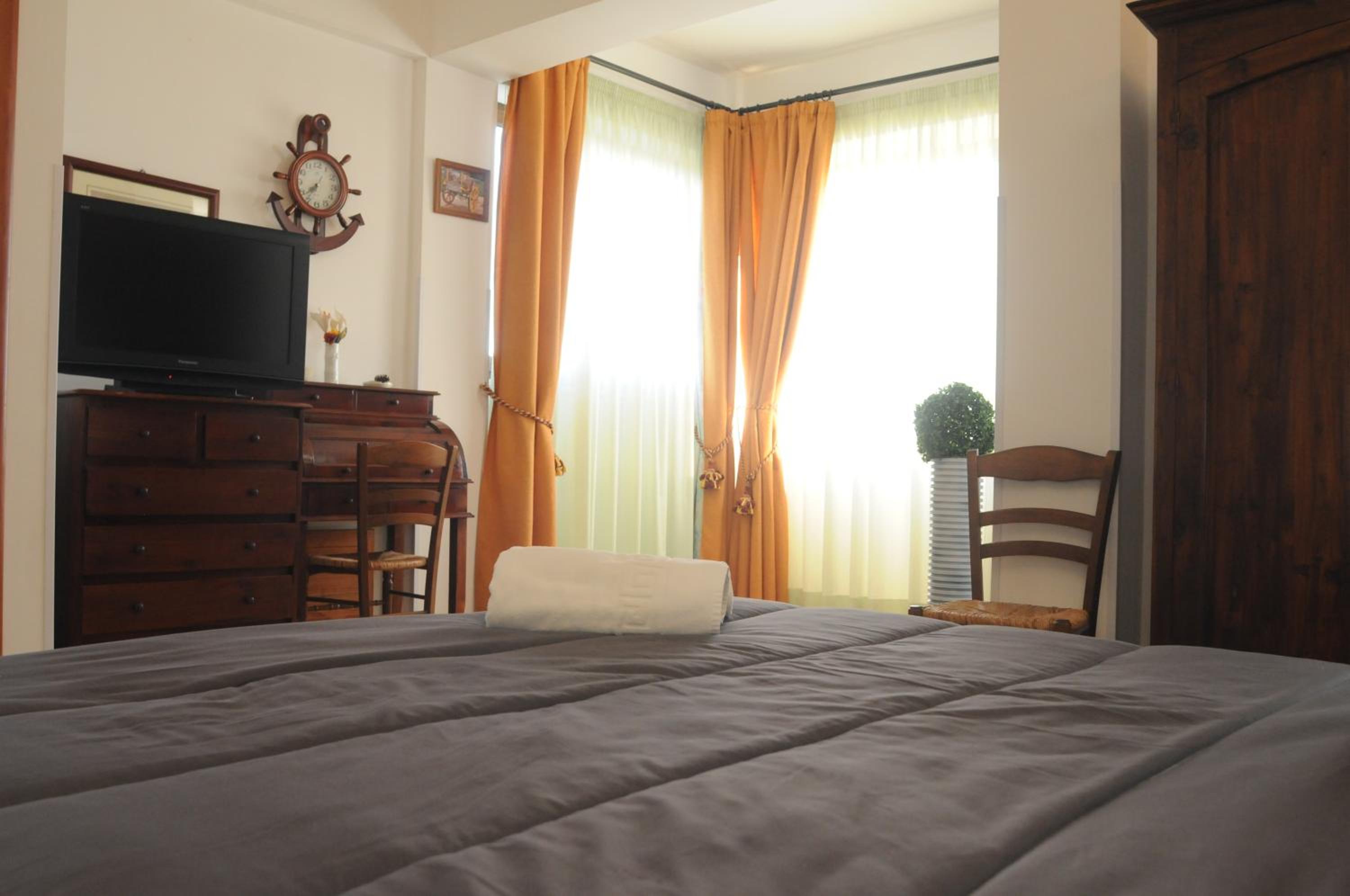 Double or Twin Room - Photo 10