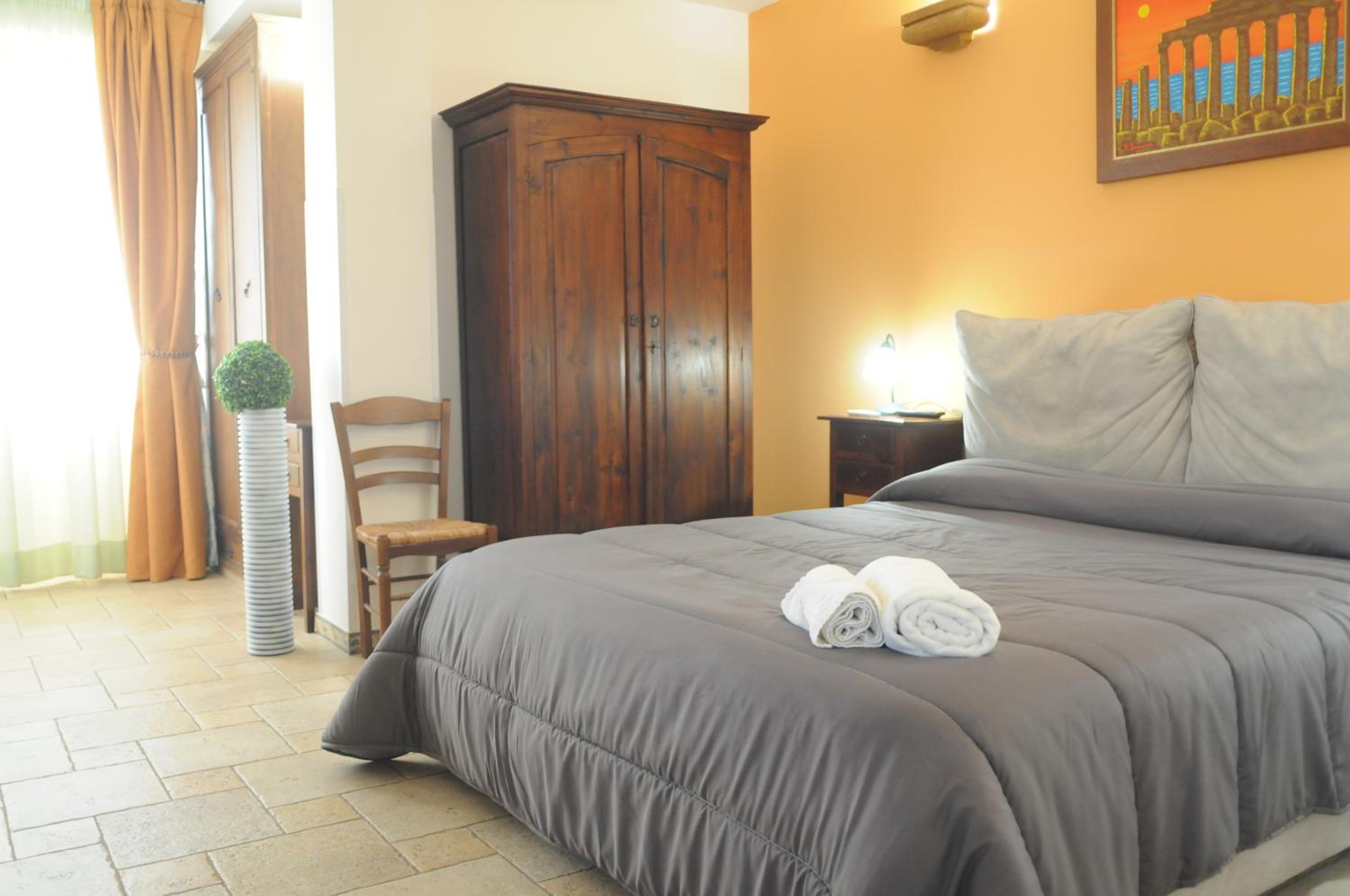 Double or Twin Room - Photo 8