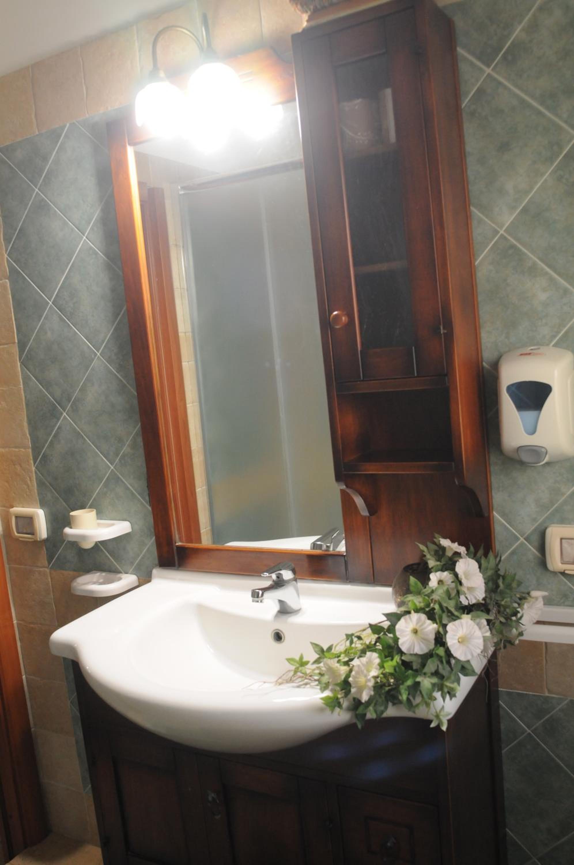 Double or Twin Room - Photo 13