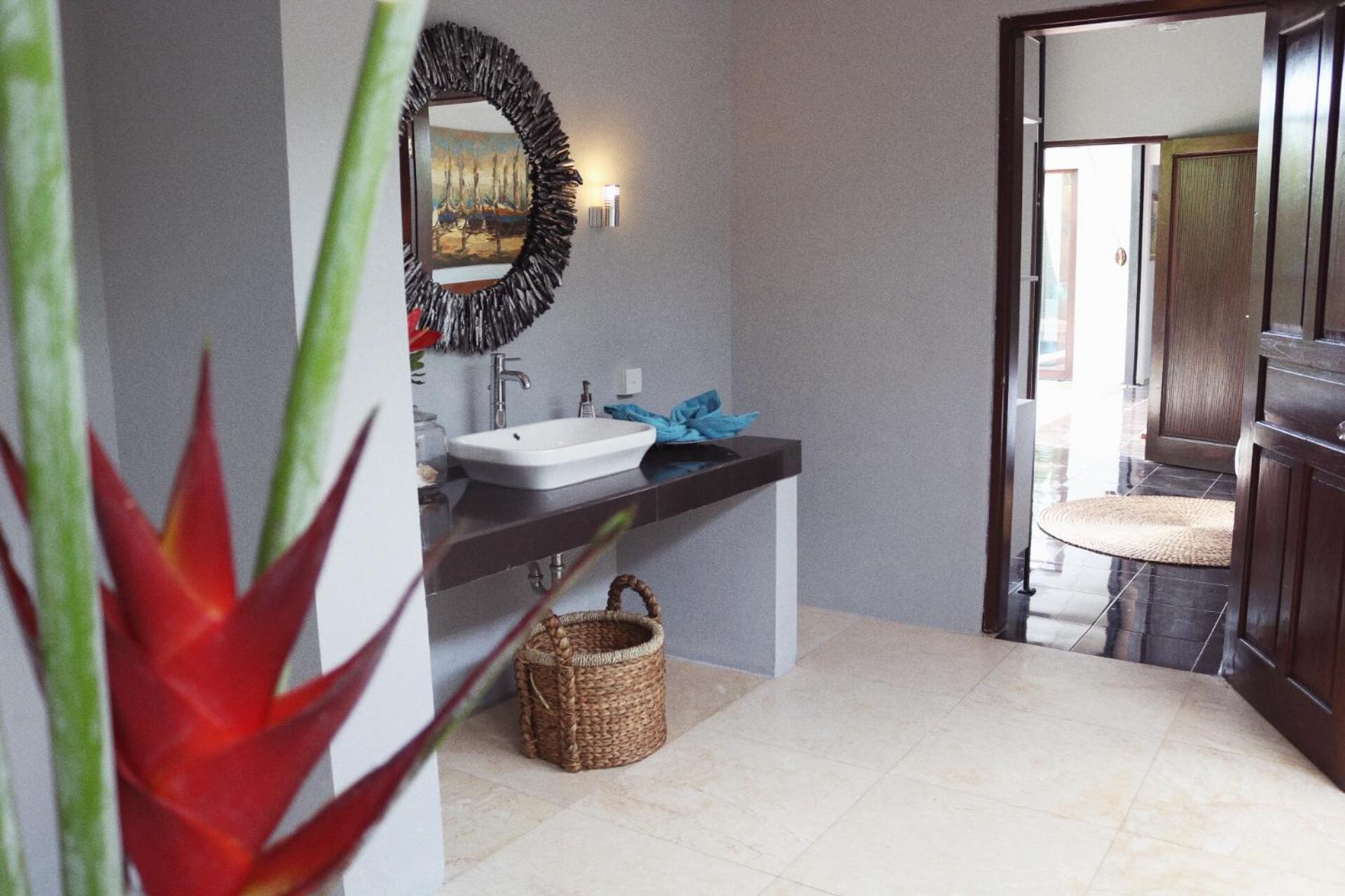 Three-Bedroom Villa - Photo 2