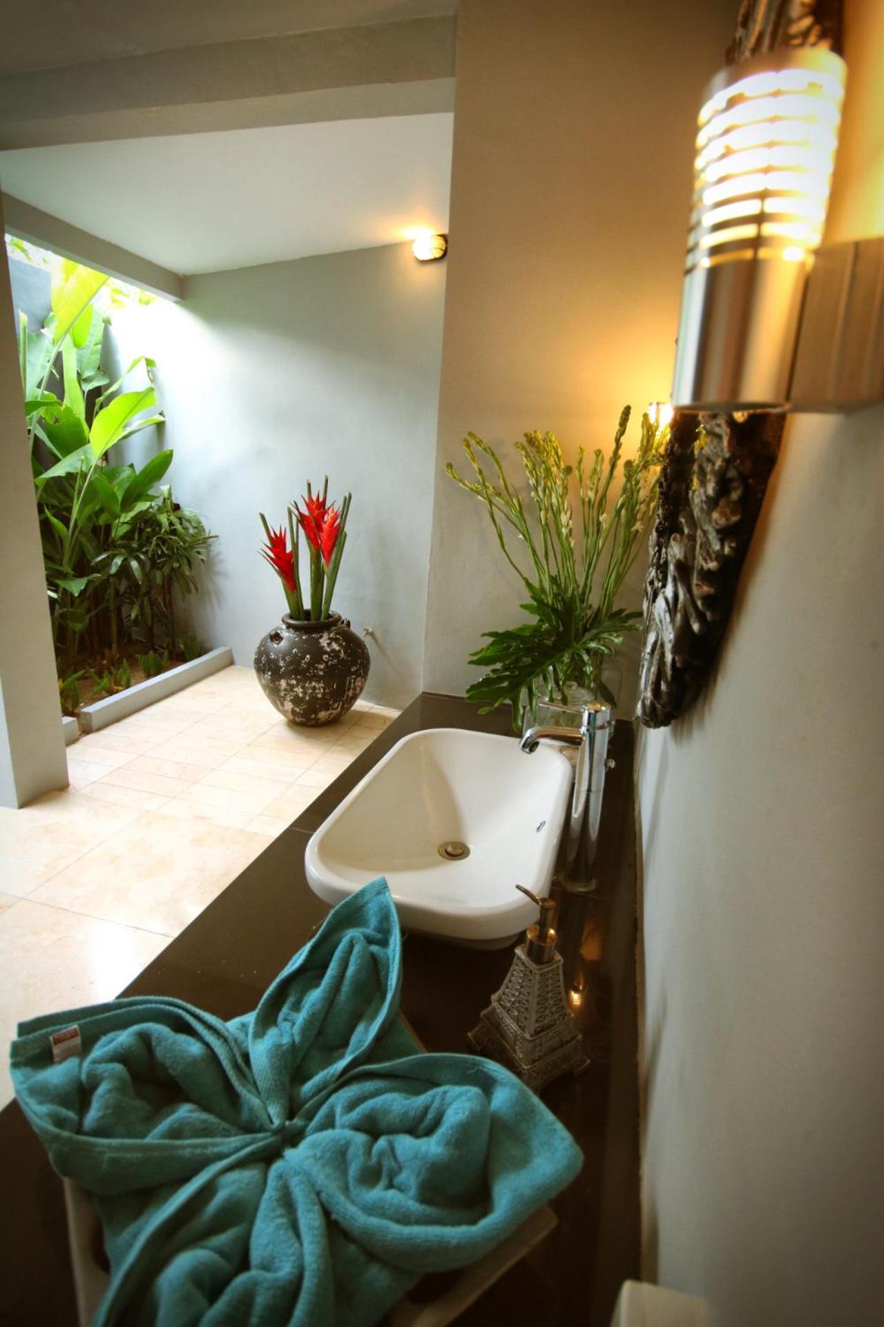 Three-Bedroom Villa - Photo 16