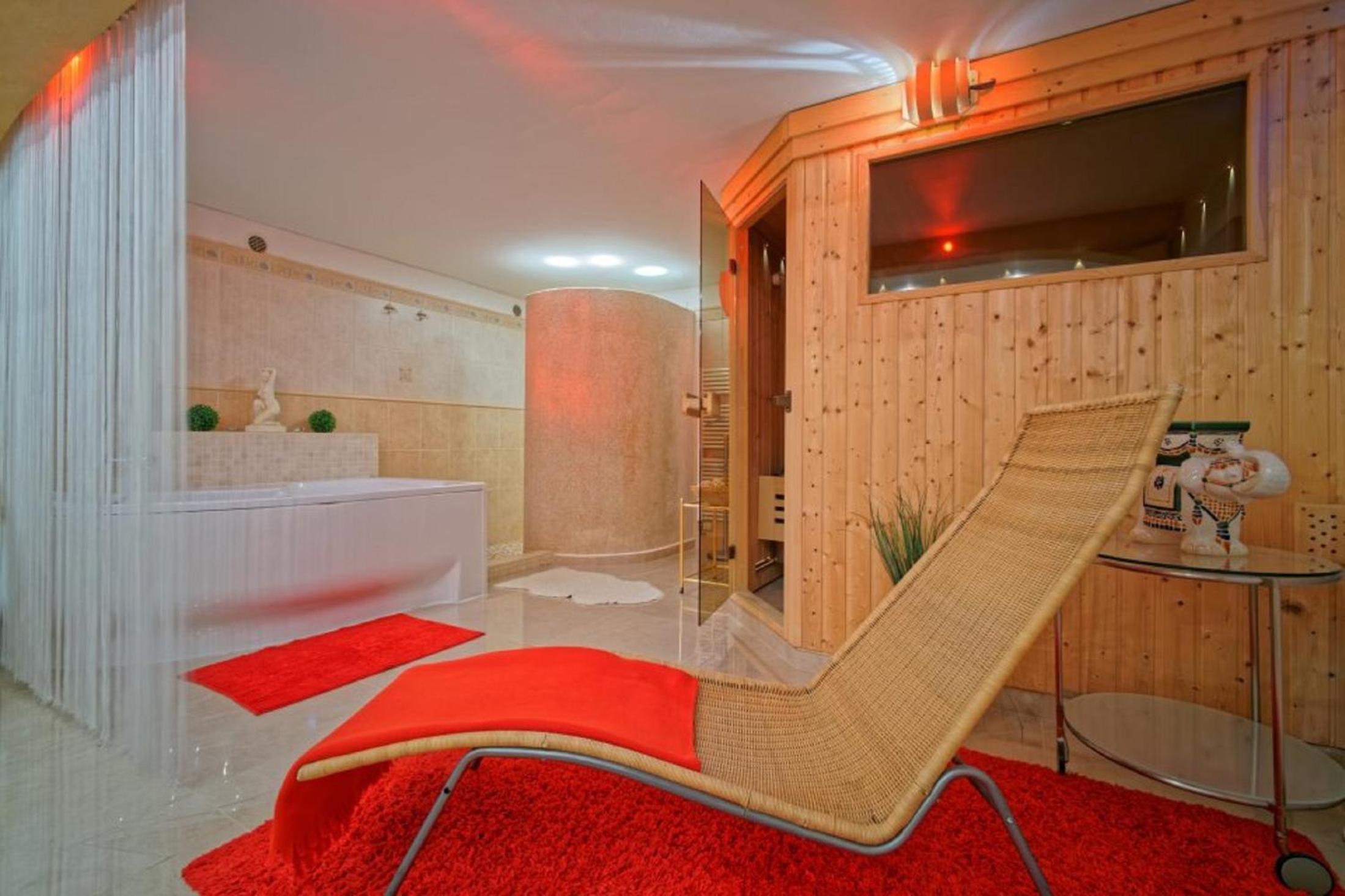 Double Room with Spa Bath - Photo 6