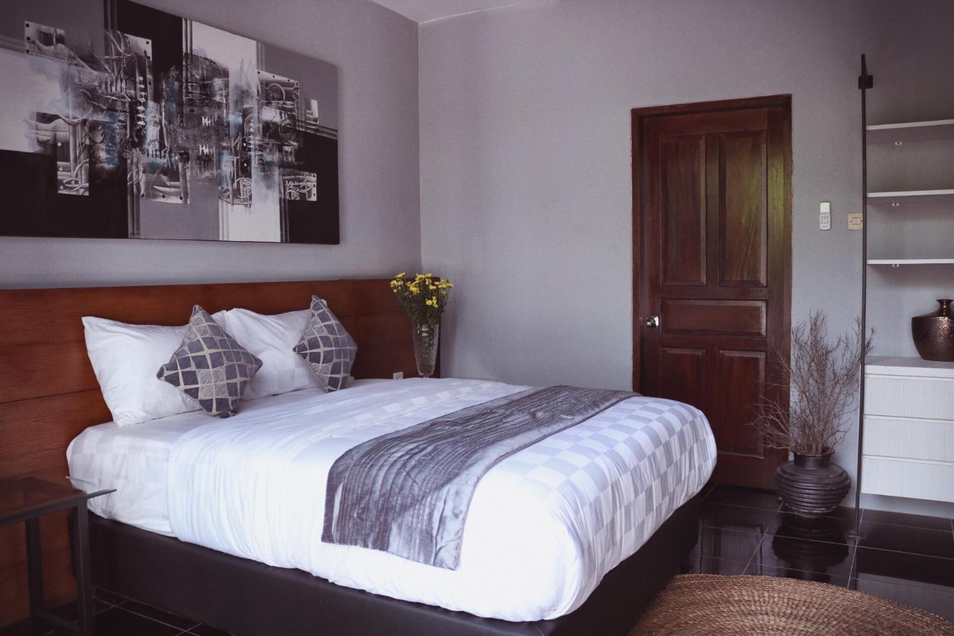 Three-Bedroom Villa - Photo 20