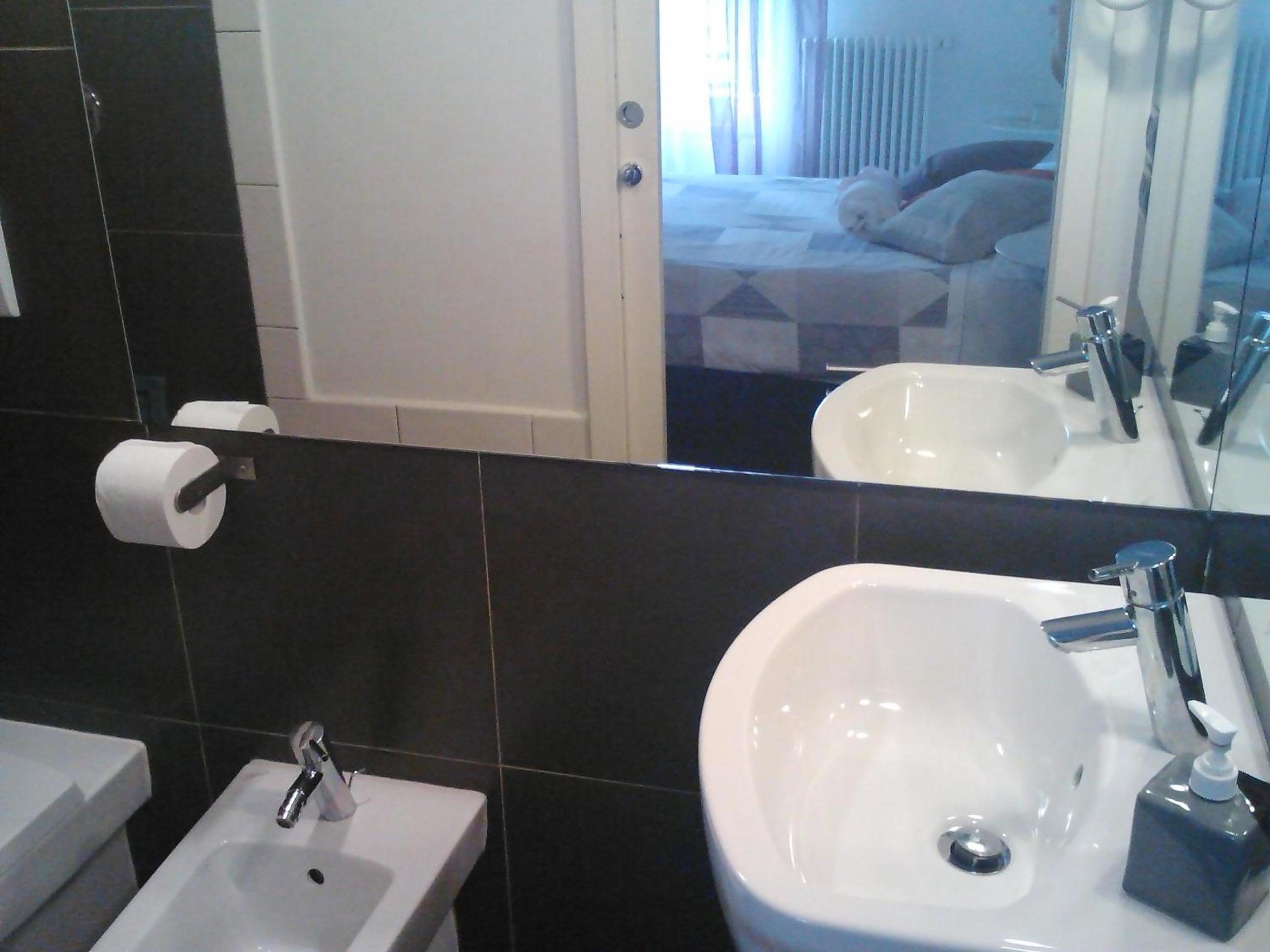 Large Double or Twin Room photo 3