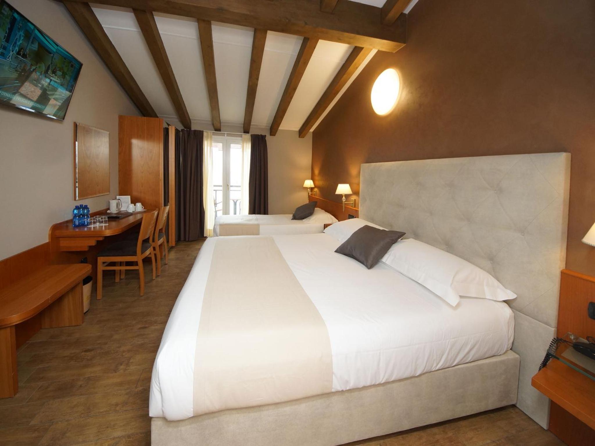 Triple Room with Balcony - Photo 1