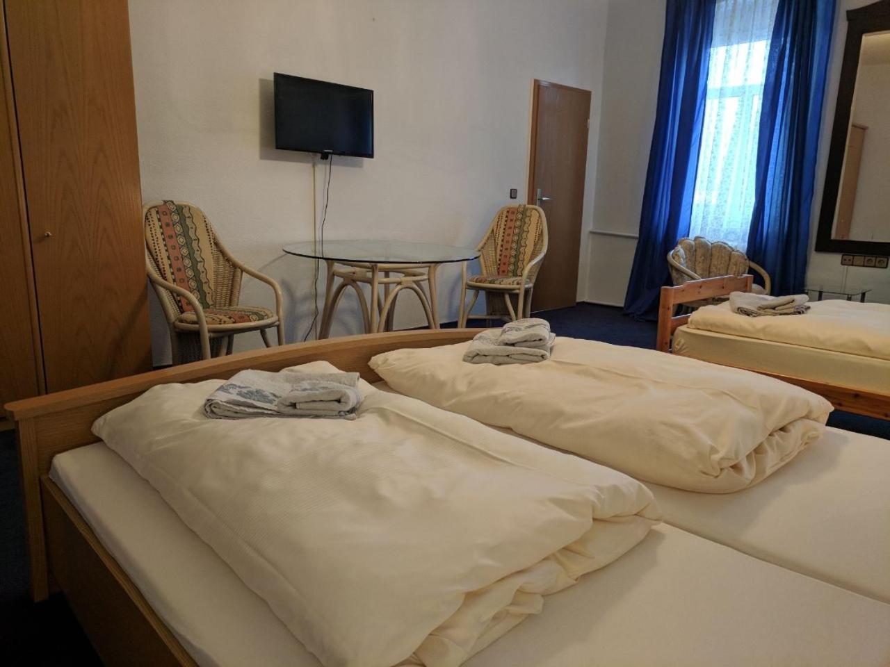 Double or Twin Room - Photo 5