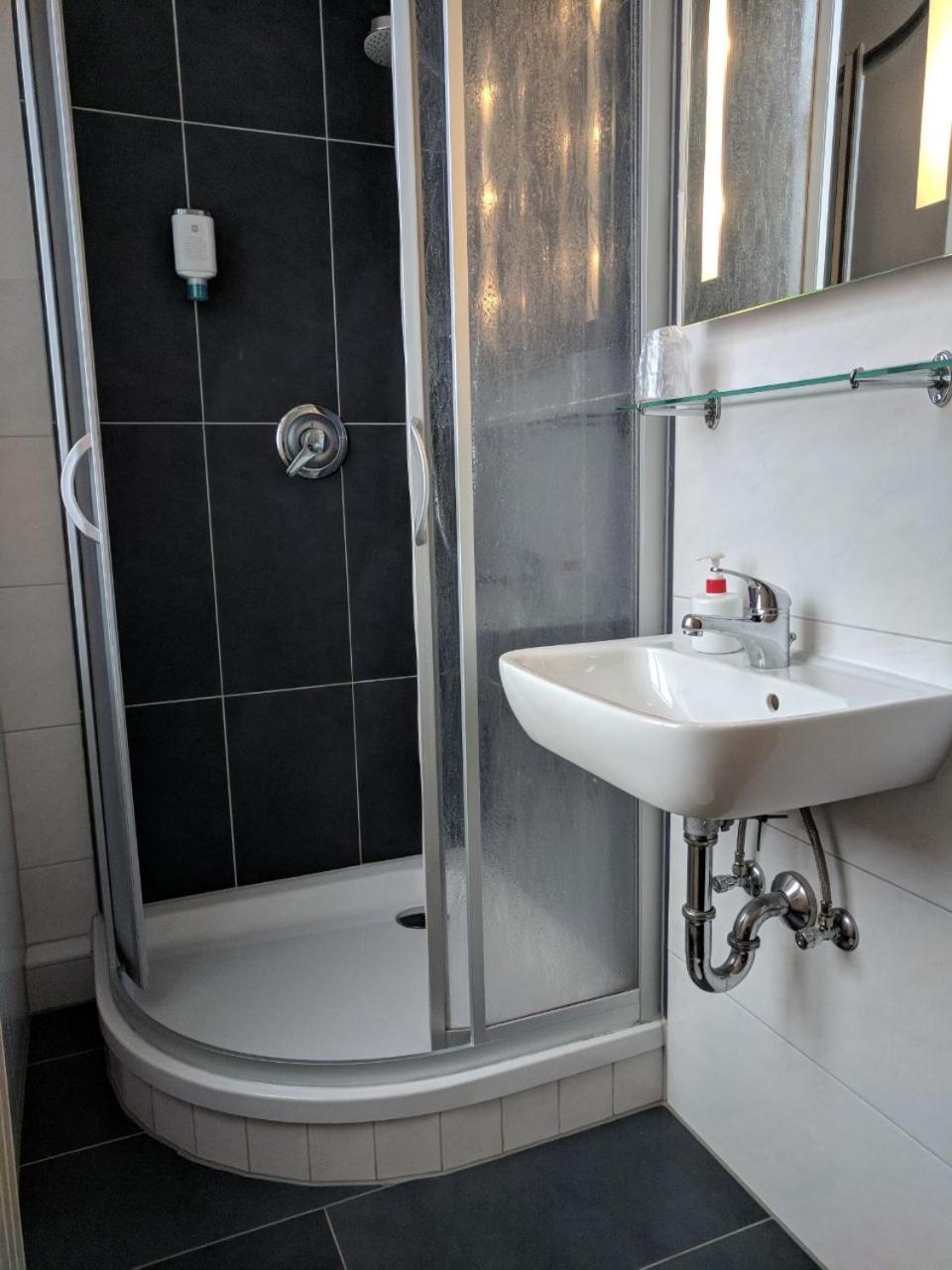 Double or Twin Room - Photo 4