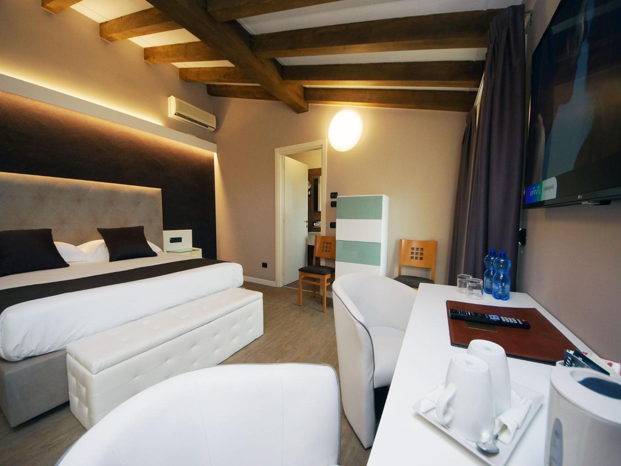 Superior Quadruple Room - Photo 2