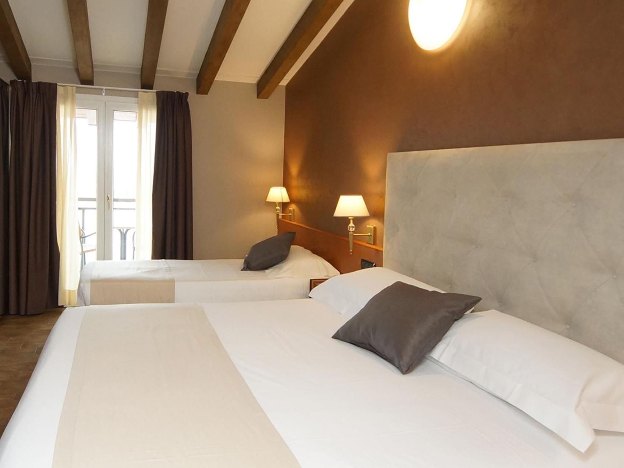 Triple Room with Balcony - Photo 6