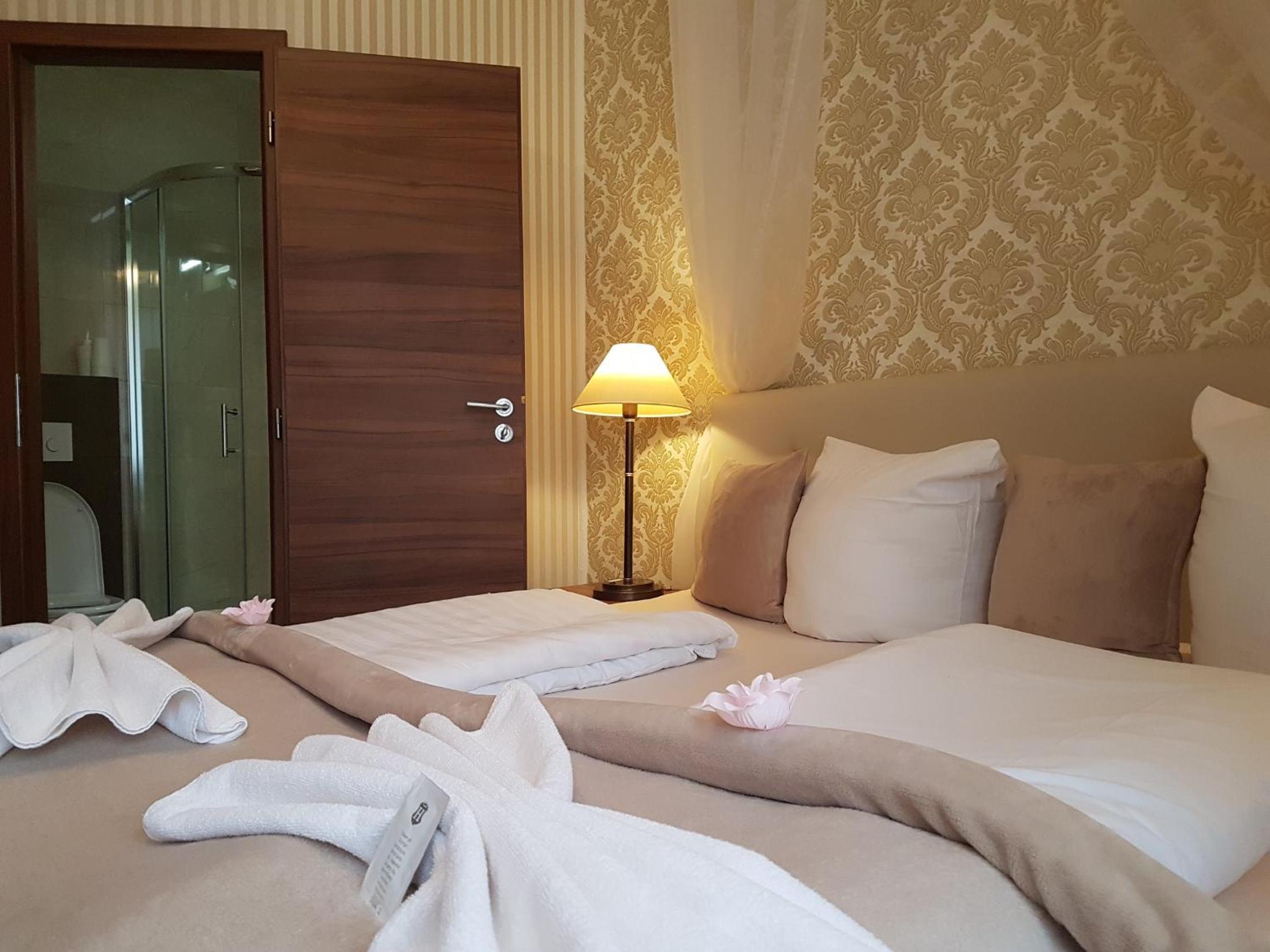Double or Twin Room - Photo 7