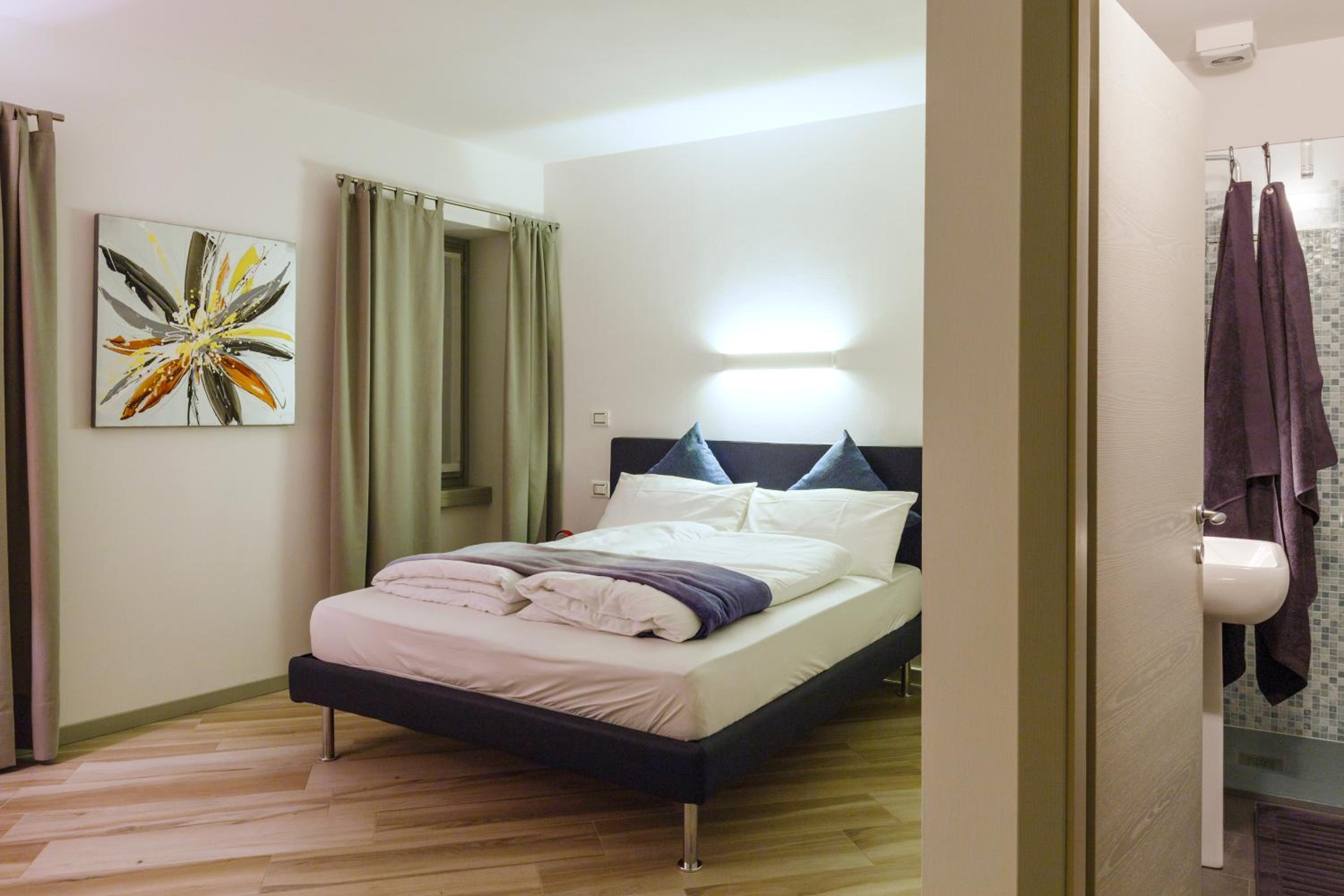Double Room - Photo 16