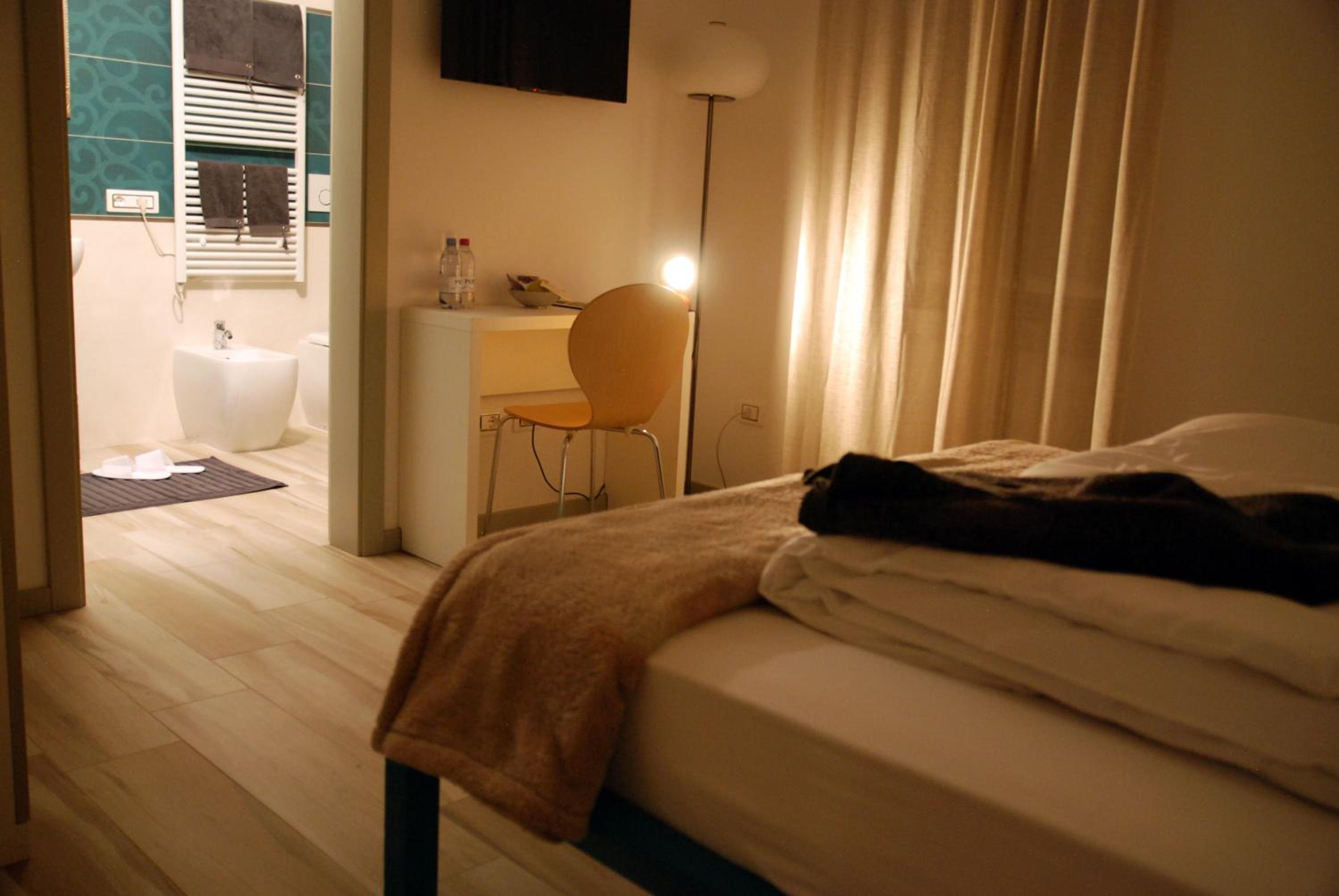 Double Room - Photo 13