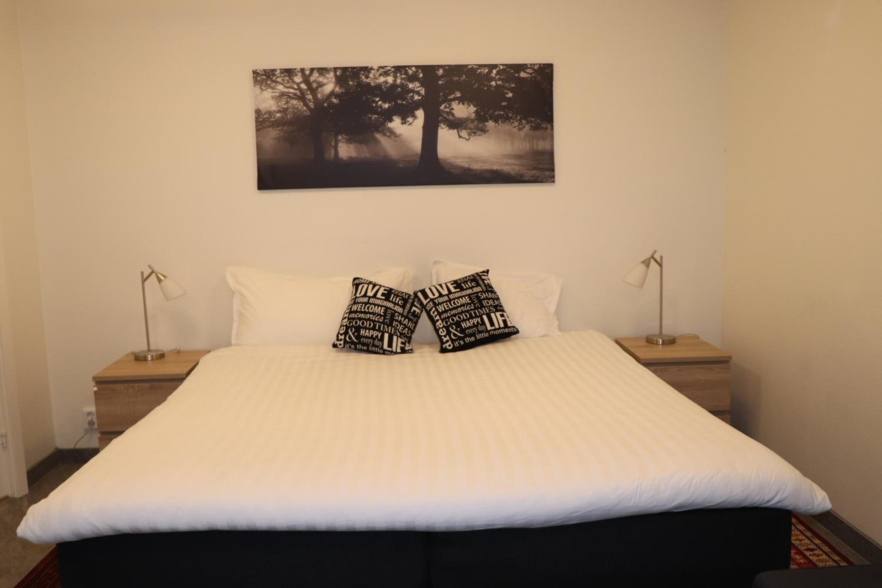 Studio Apartment - Photo 1