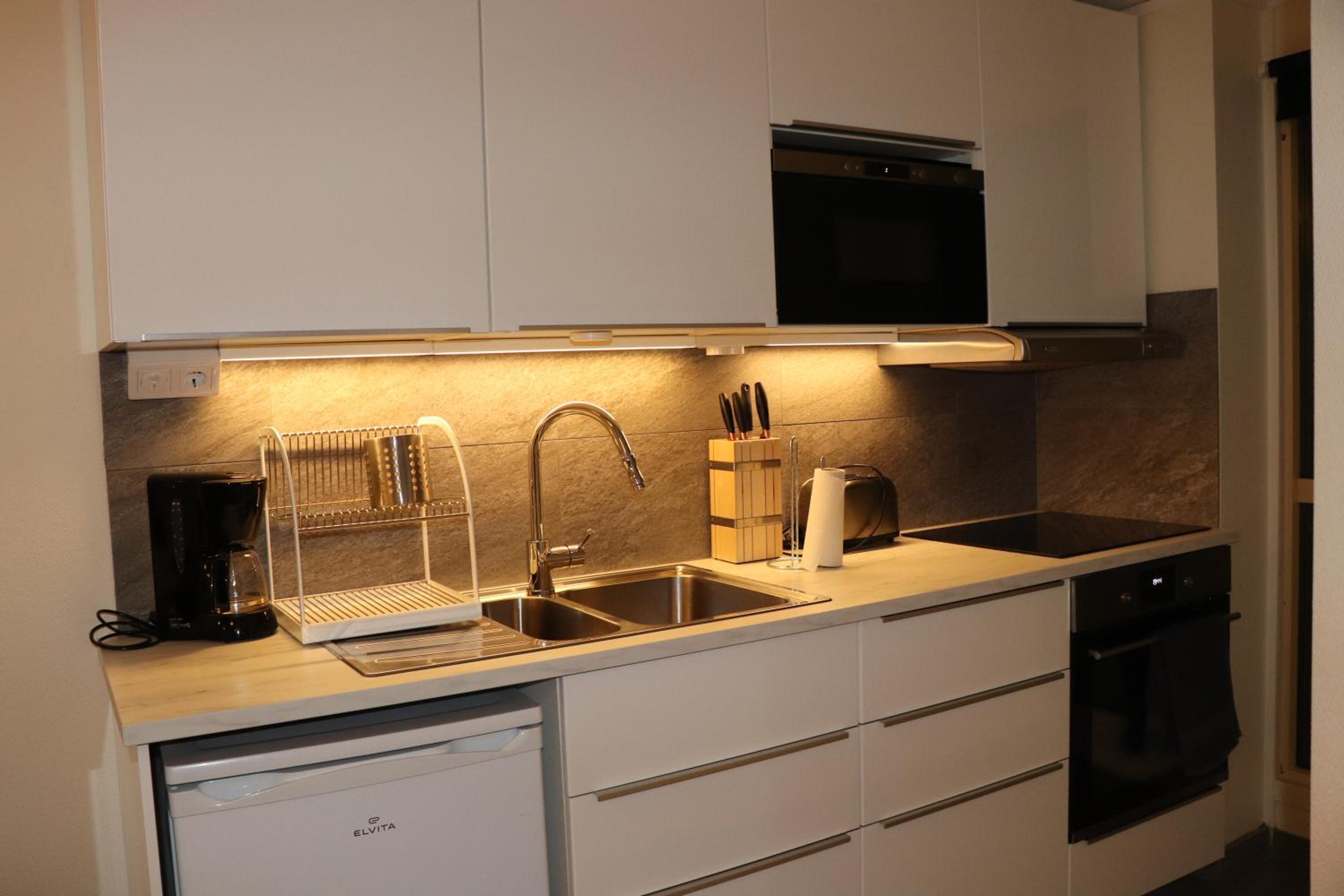 Studio Apartment - Photo 2