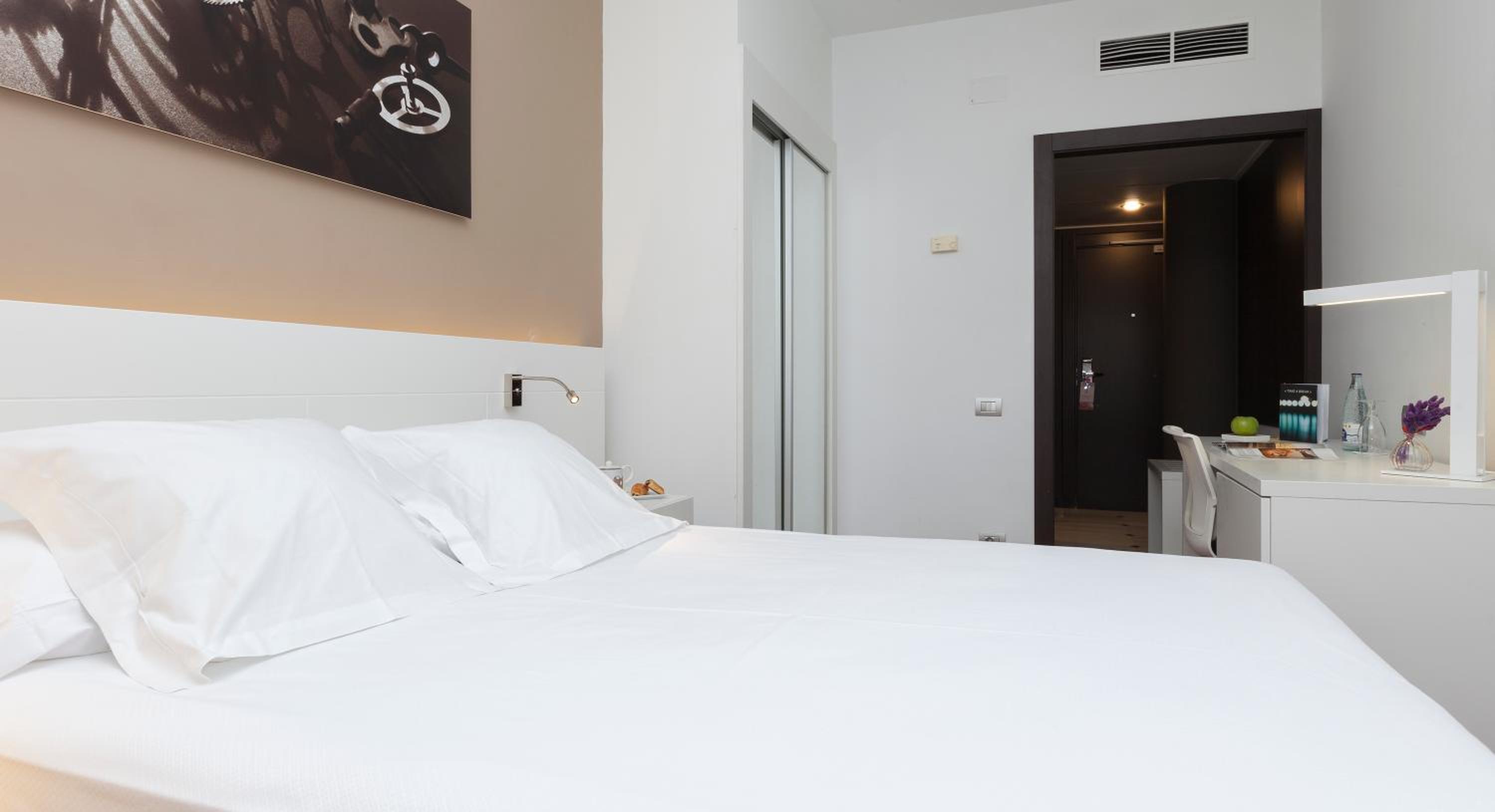 Standard Double Room - Photo 6