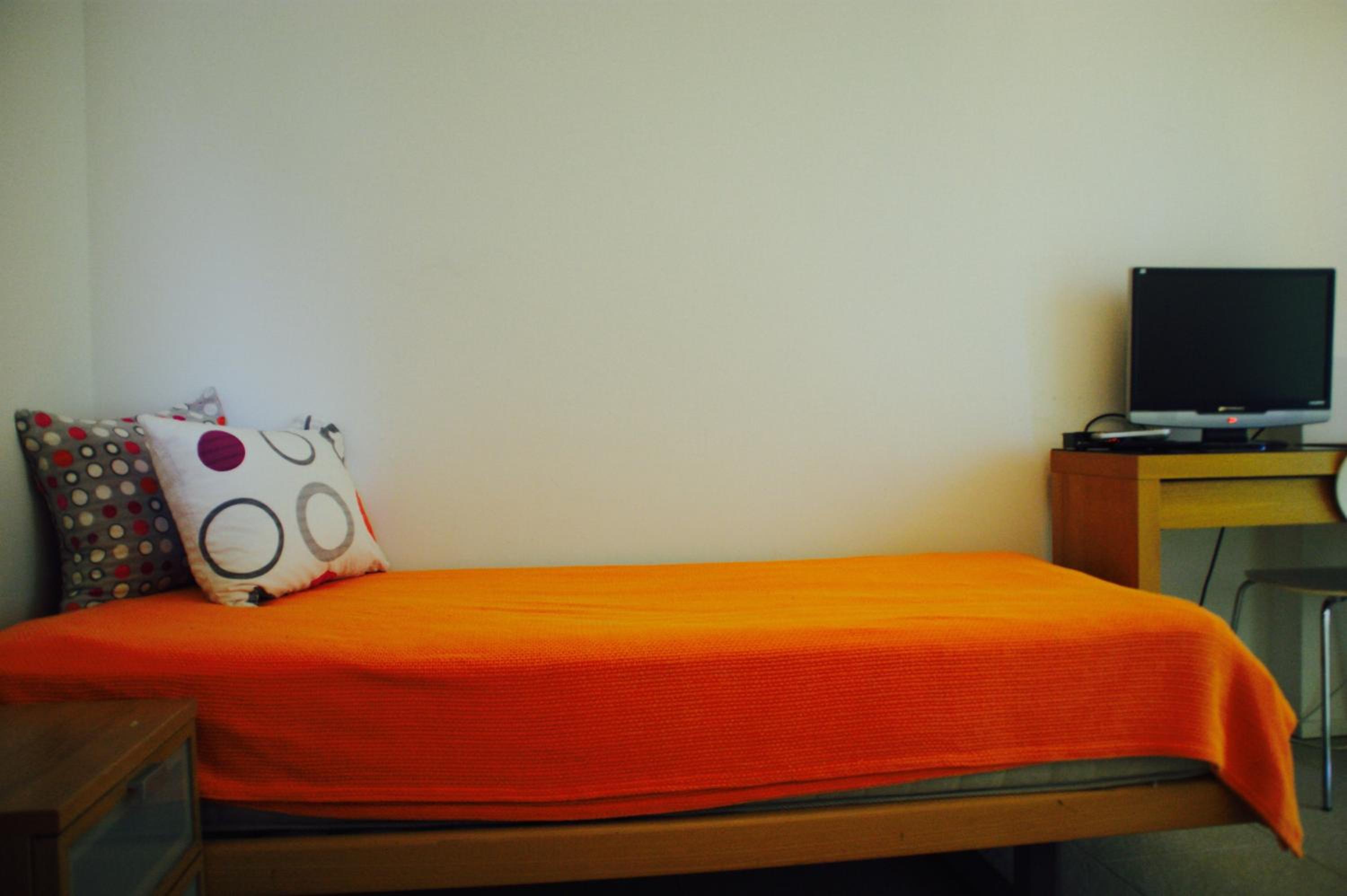 Single Room with Shared Shower and Toilet photo 1