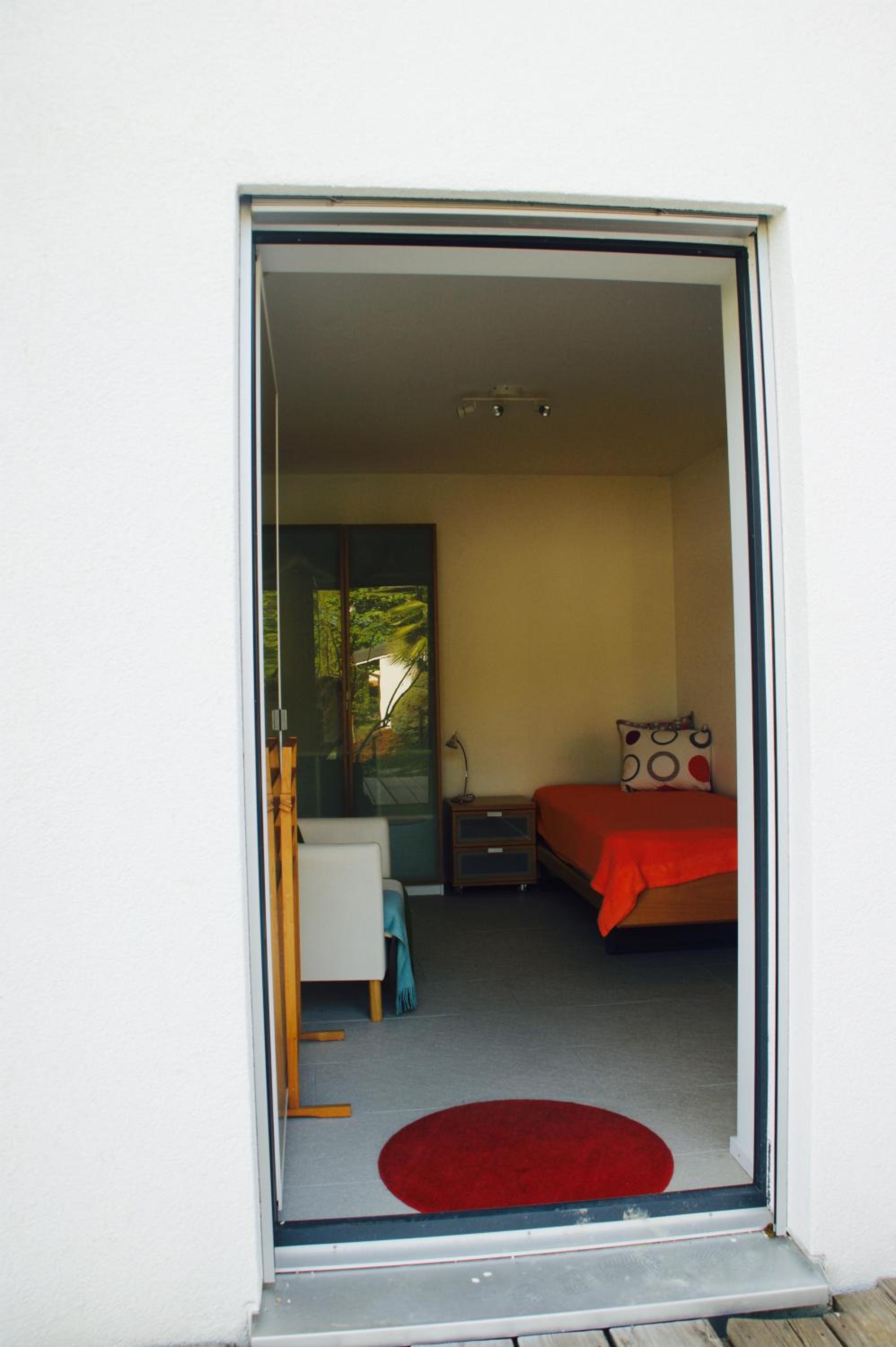 Single Room with Shared Shower and Toilet photo 2