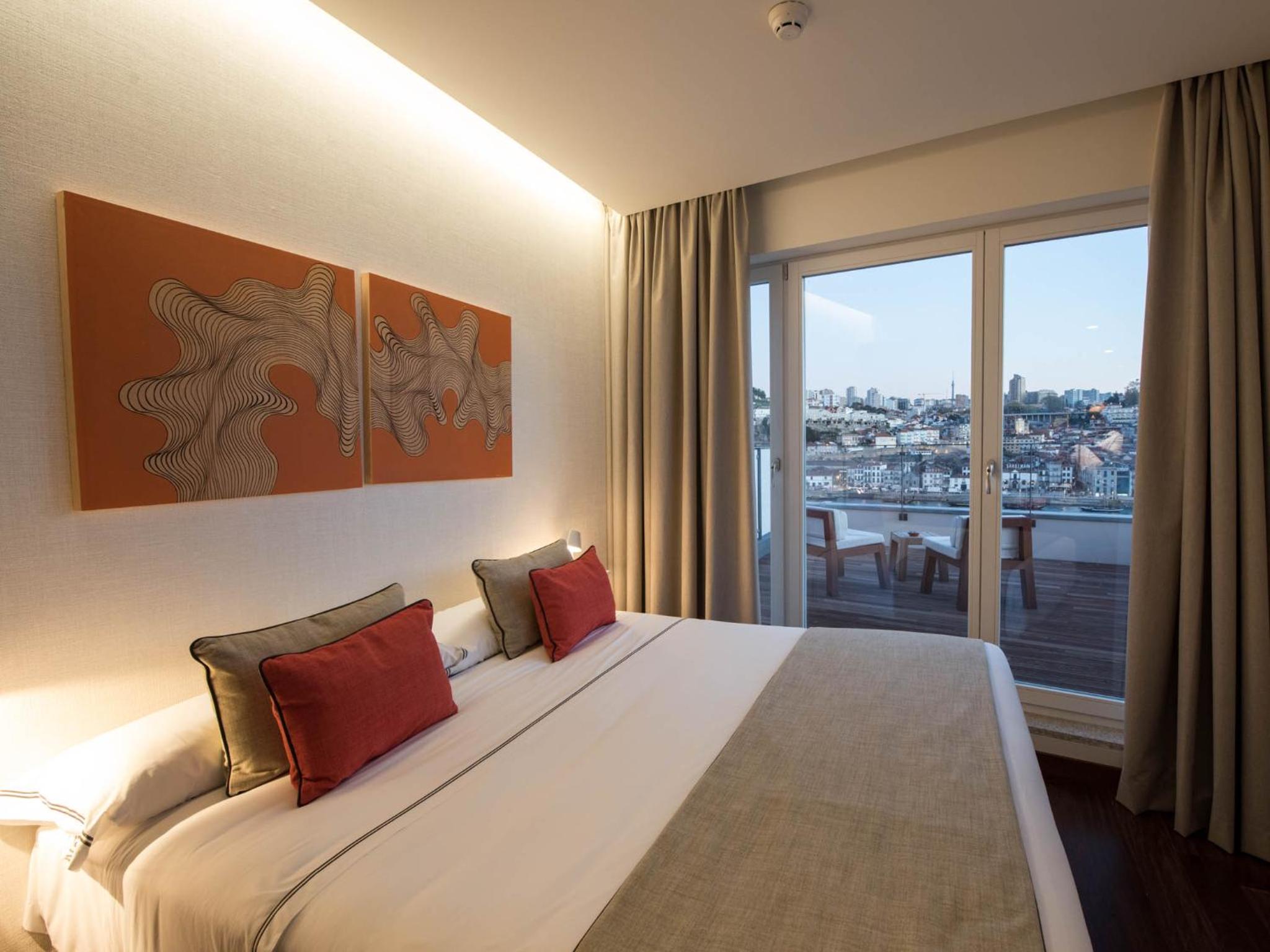 Quarto Duplo com Vista para o Rio e Terraço
