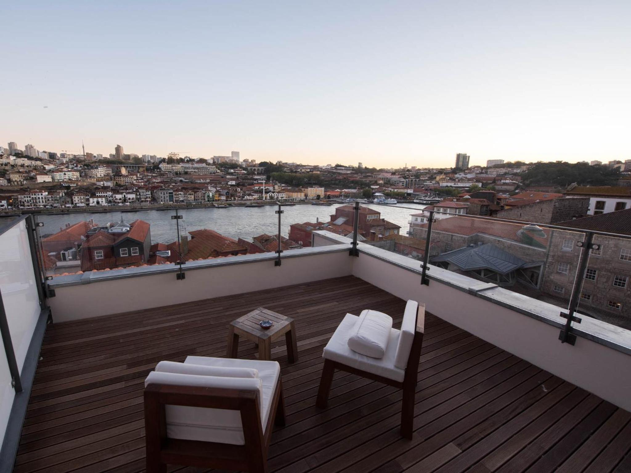 Quarto Duplo com Vista para o Rio e Terraço