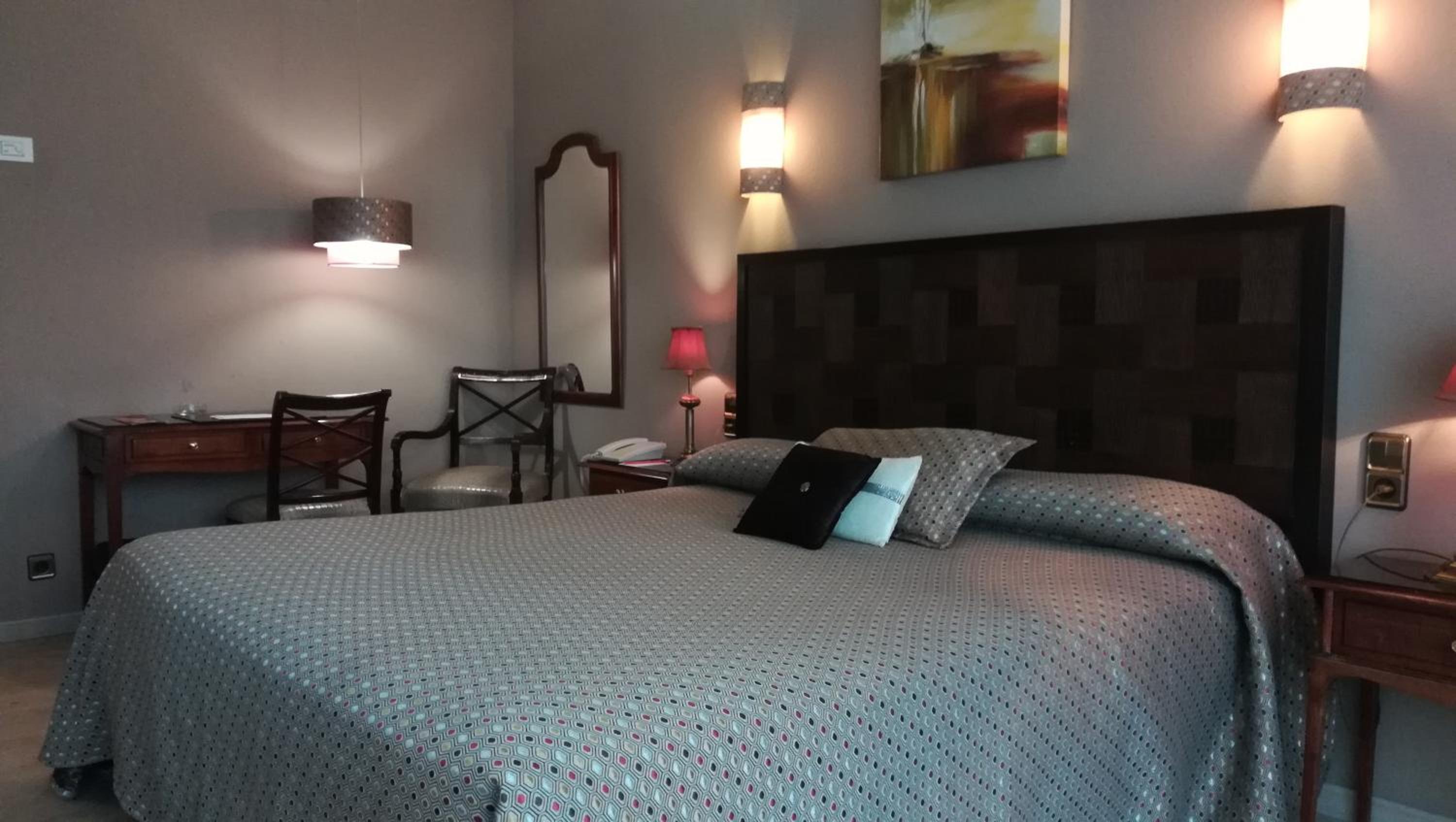 Double or Twin Room - Photo 6
