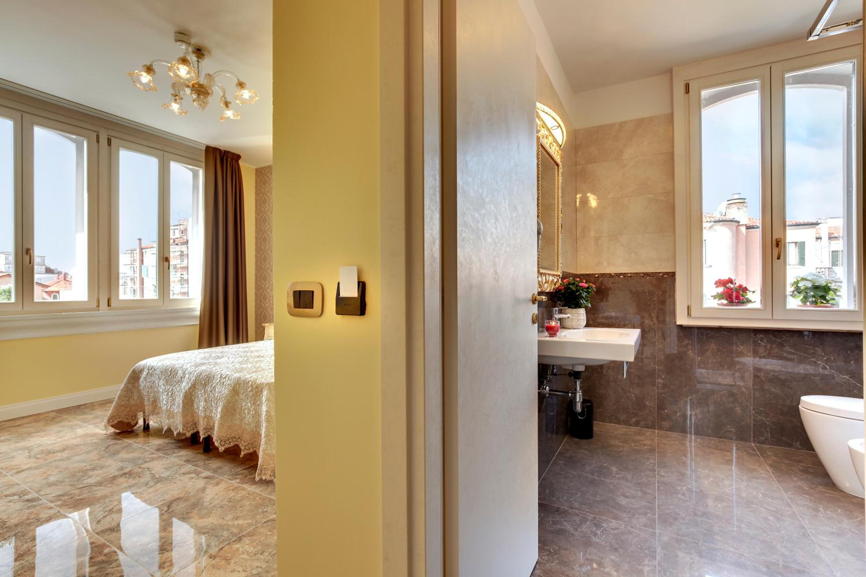 Deluxe Double or Twin Room - Photo 17