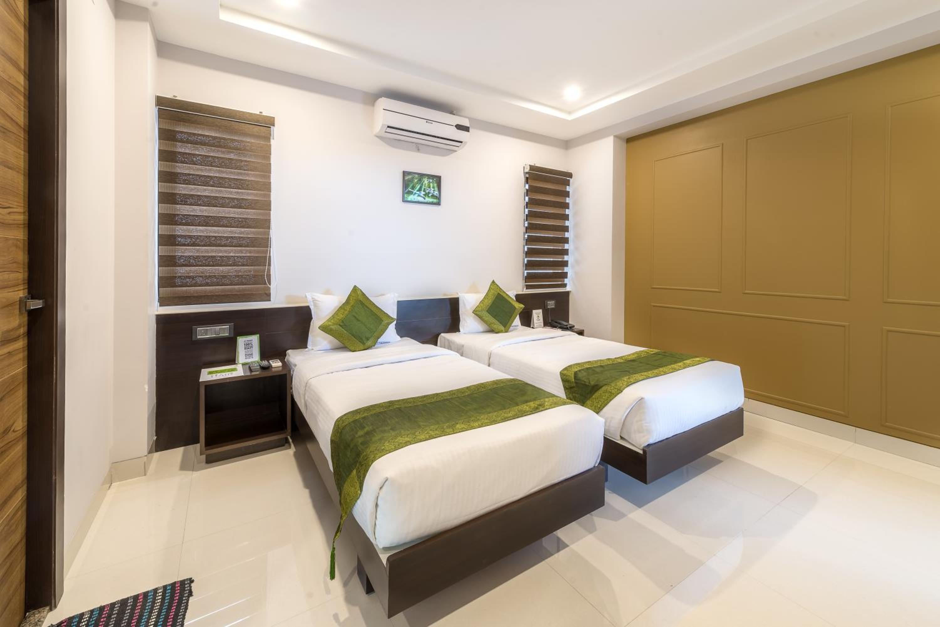 Standard Double or Twin Room - Photo 15