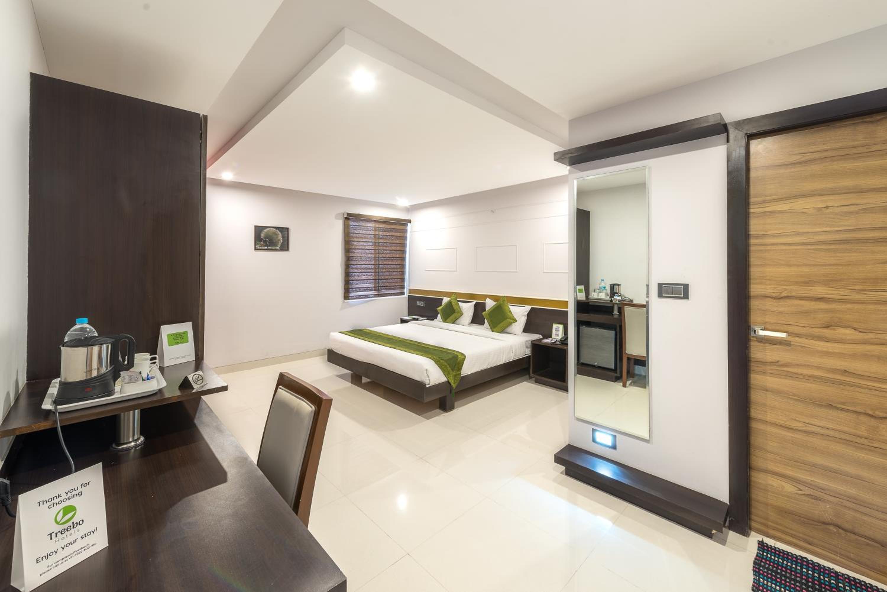 Standard Double or Twin Room - Photo 12