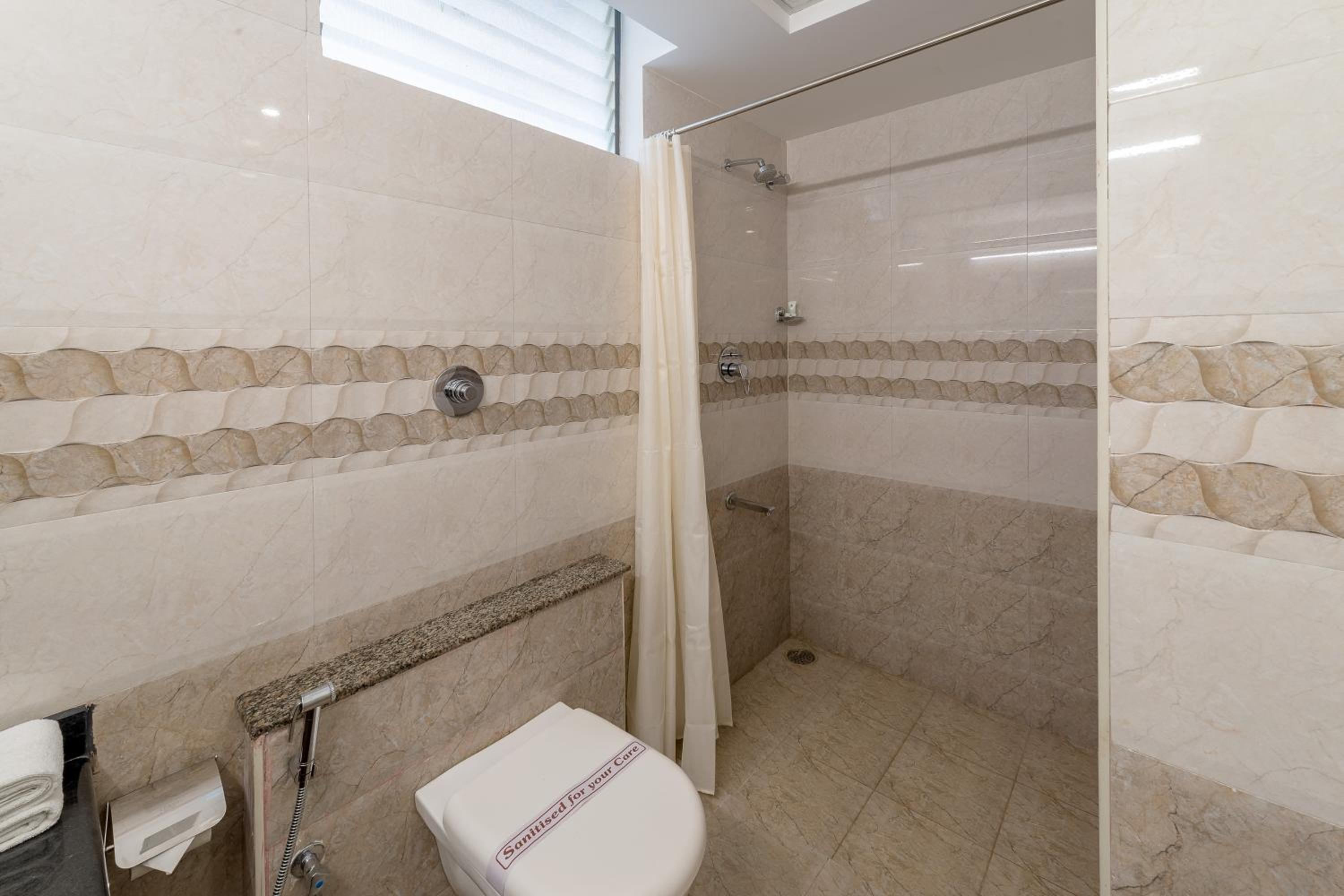 Standard Double or Twin Room - Photo 16