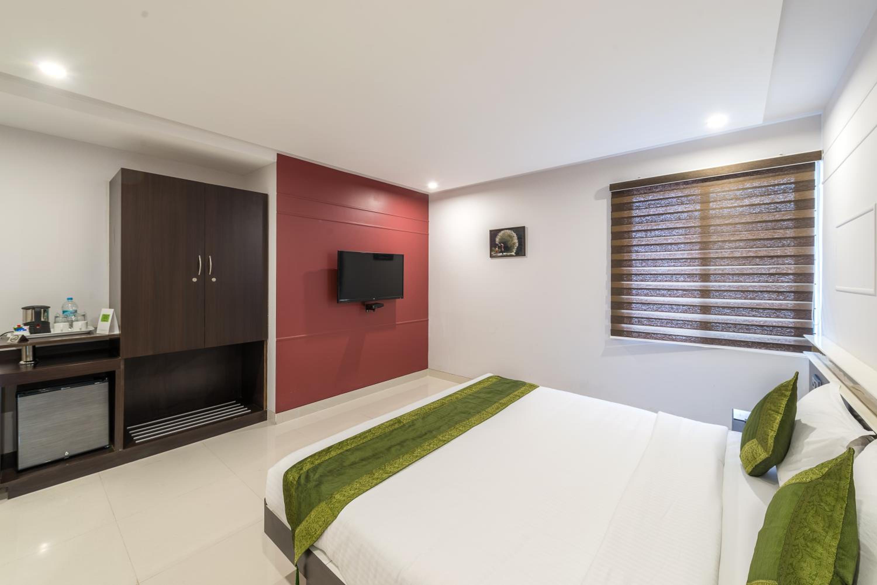 Standard Double or Twin Room - Photo 9