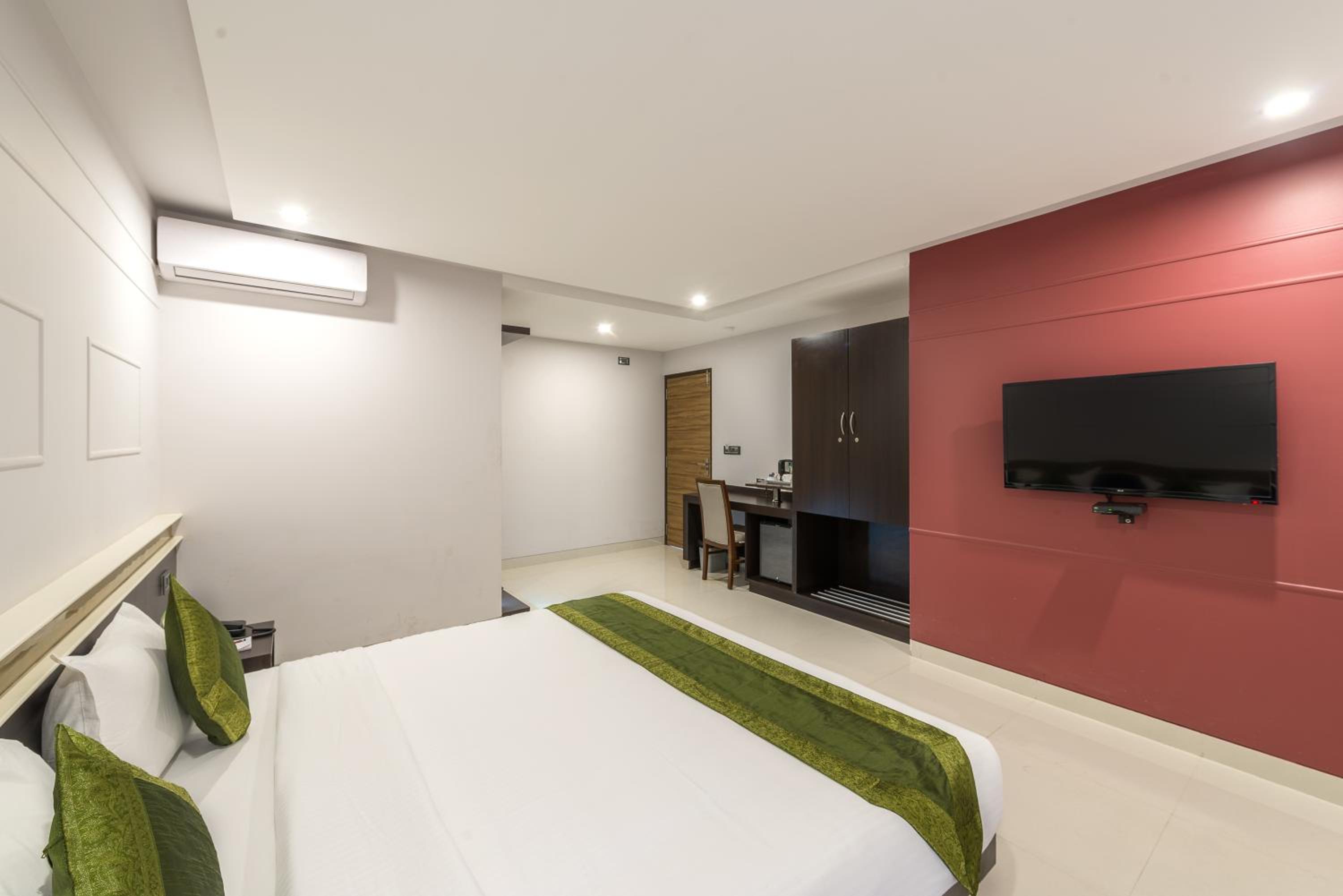Standard Double or Twin Room - Photo 5