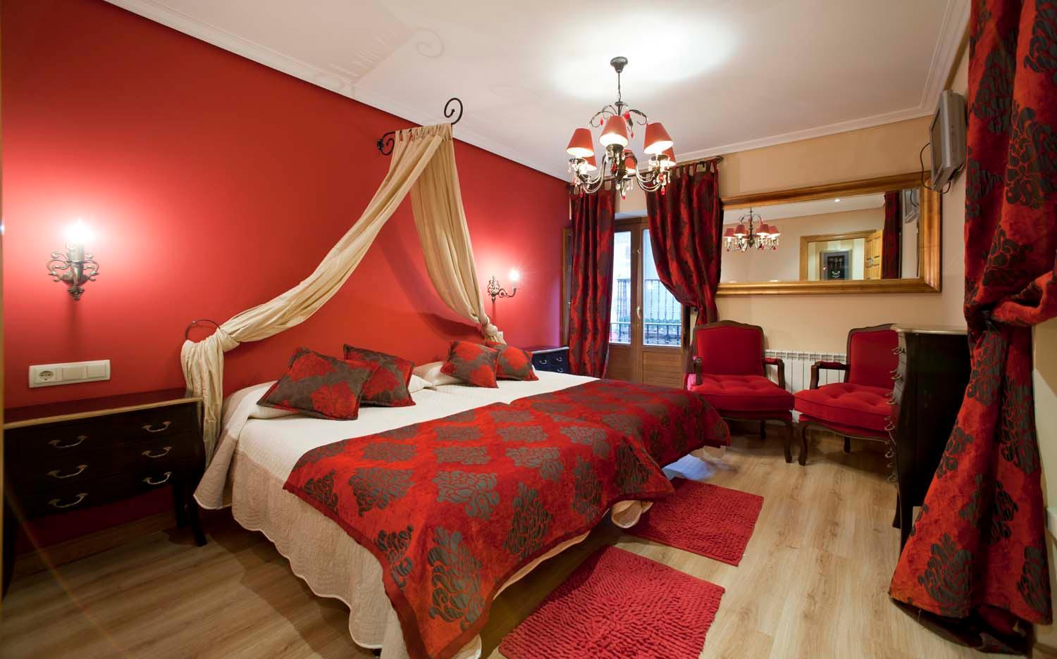 Triple Room with Private Bathroom and Balcony - Photo 1