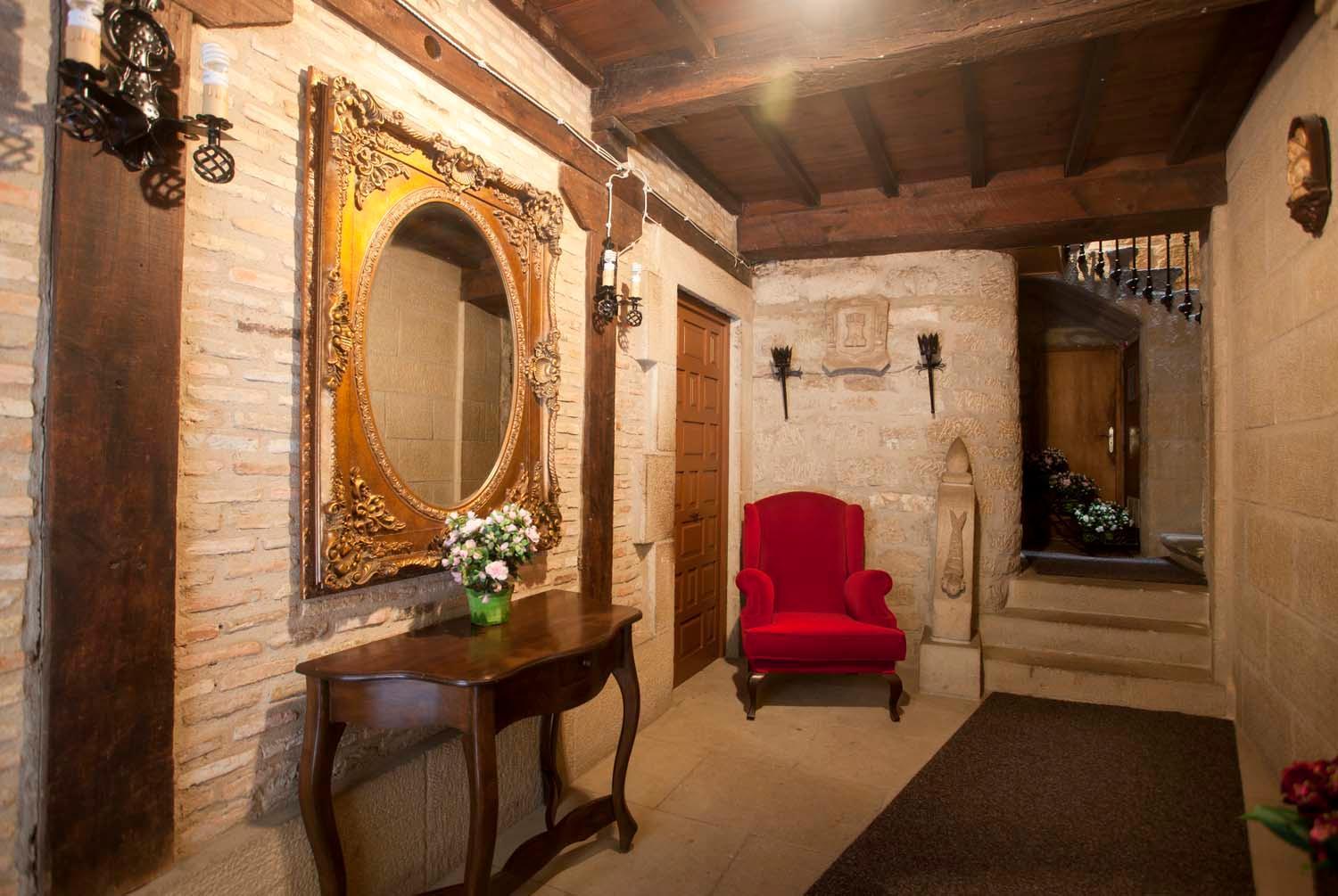 Twin Room with Private Bathroom and View - Photo 32
