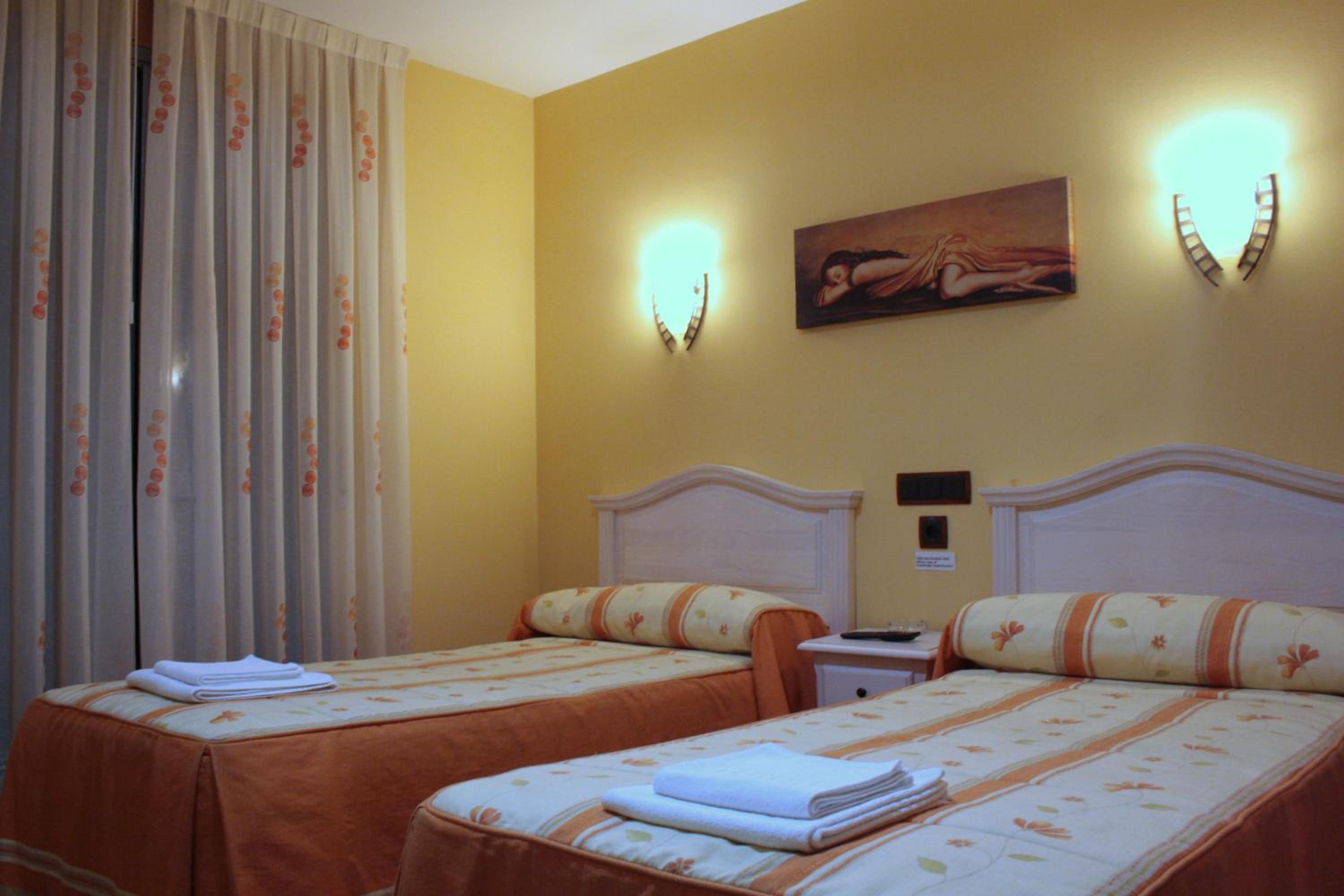 Twin Room - Photo 37