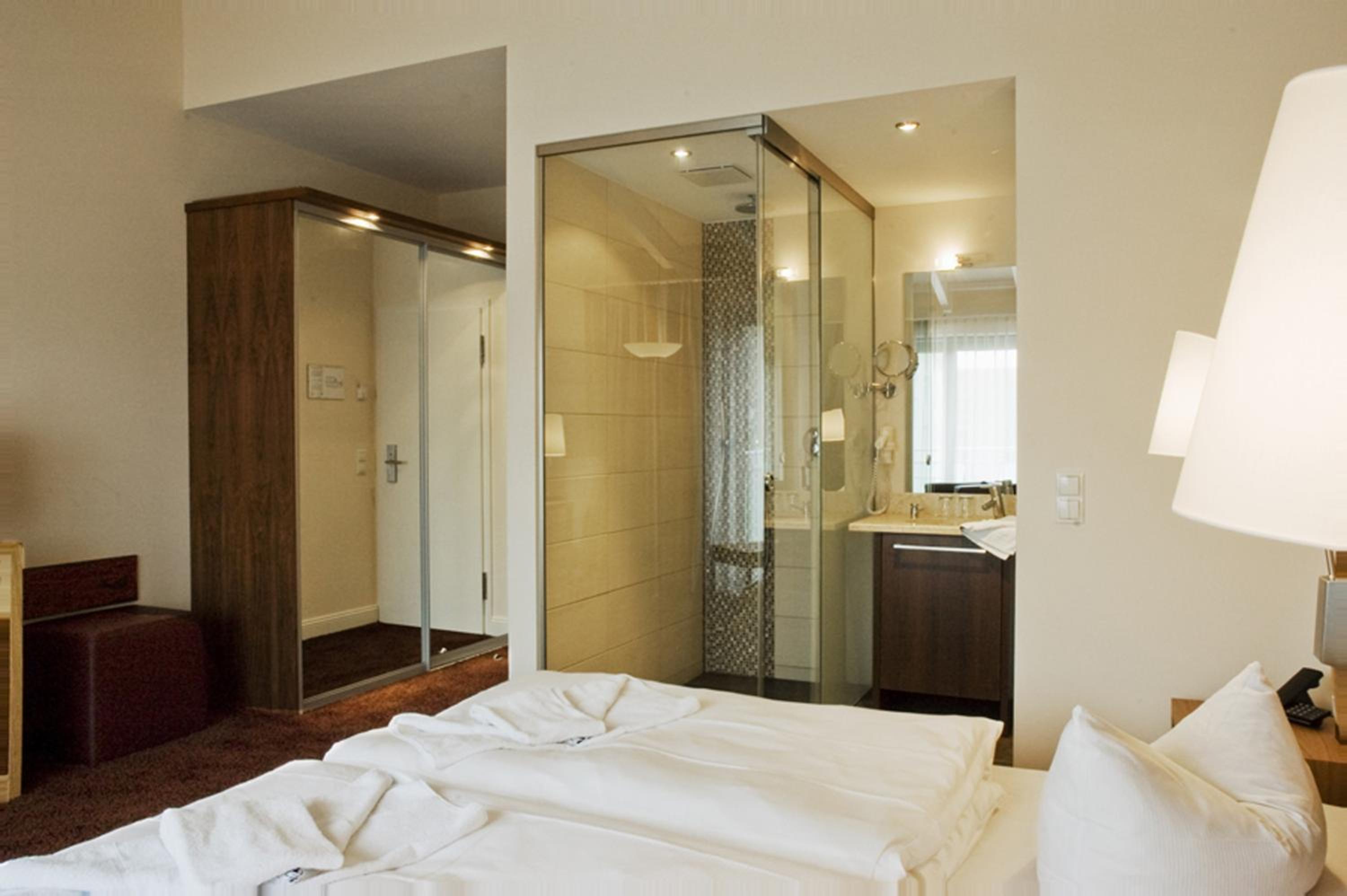 Double Room with Partial Sea View - Photo 3