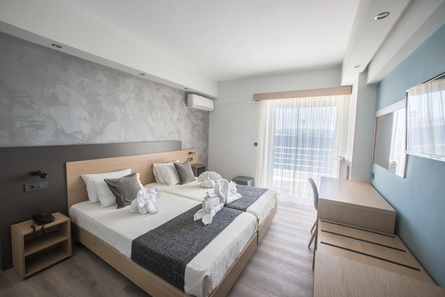 Superior Twin Room with Sea View photo 3