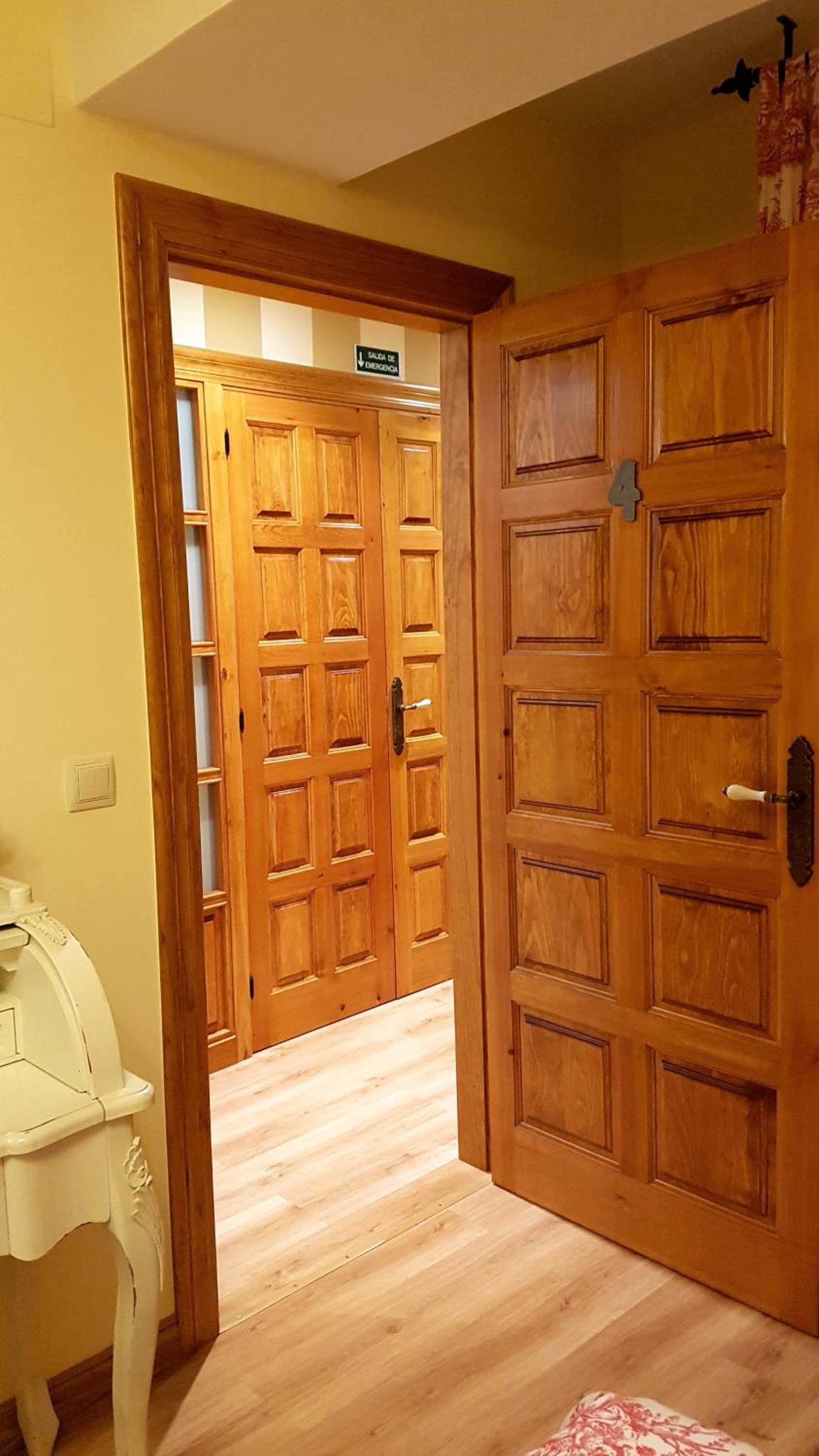 Basic Twin Room with Private Bathroom - Photo 28