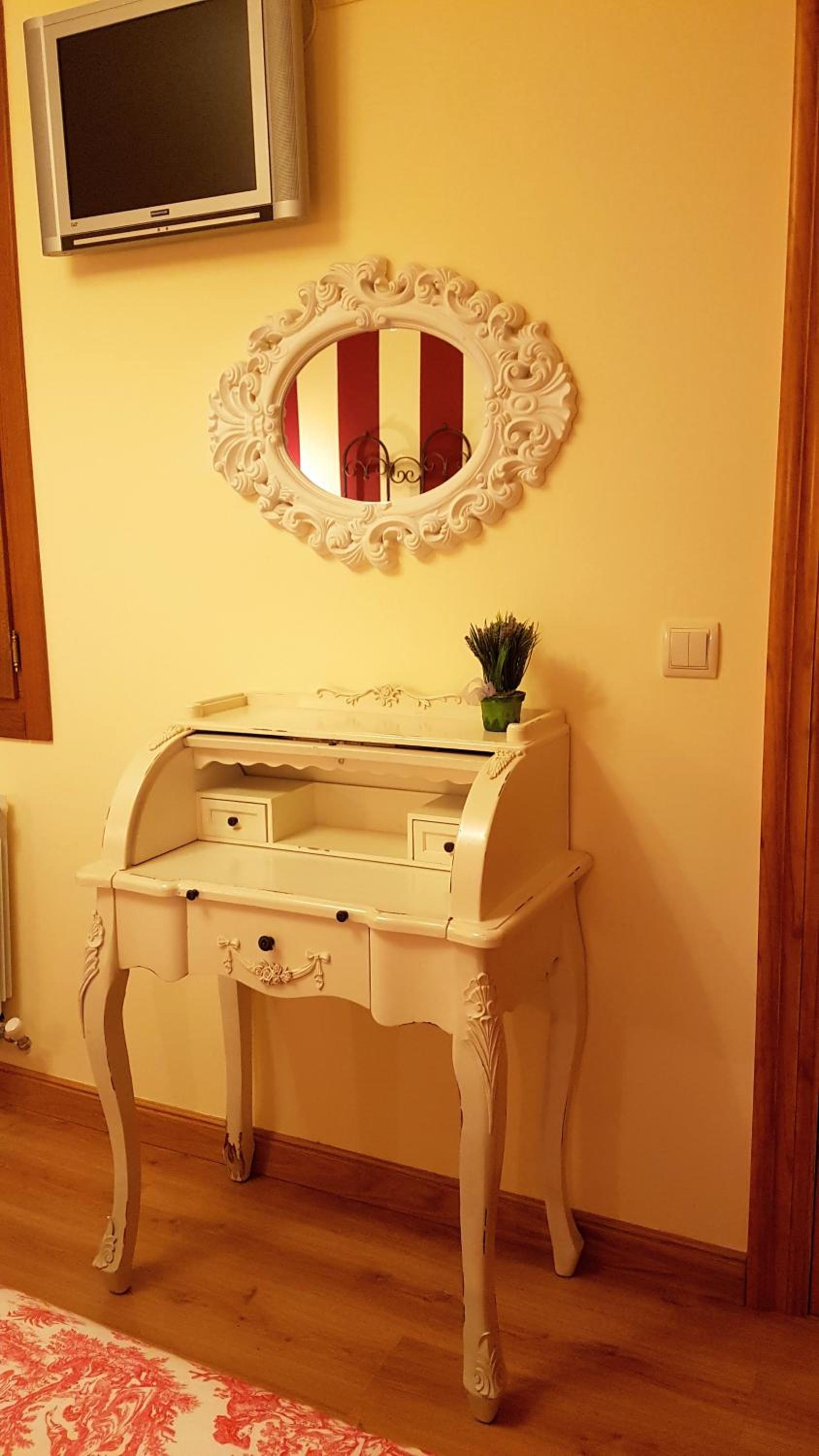 Basic Twin Room with Private Bathroom - Photo 35